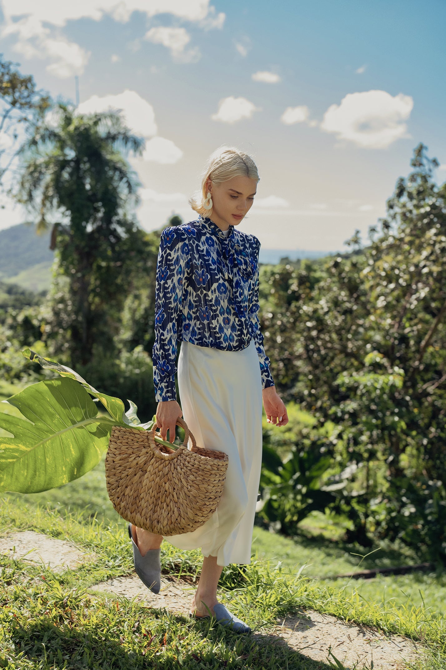 Blusa con lazo delantero-Ikat azul