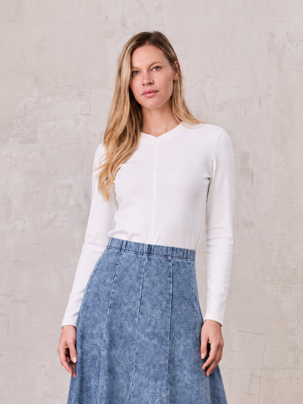 Center Seam High V Tee-White