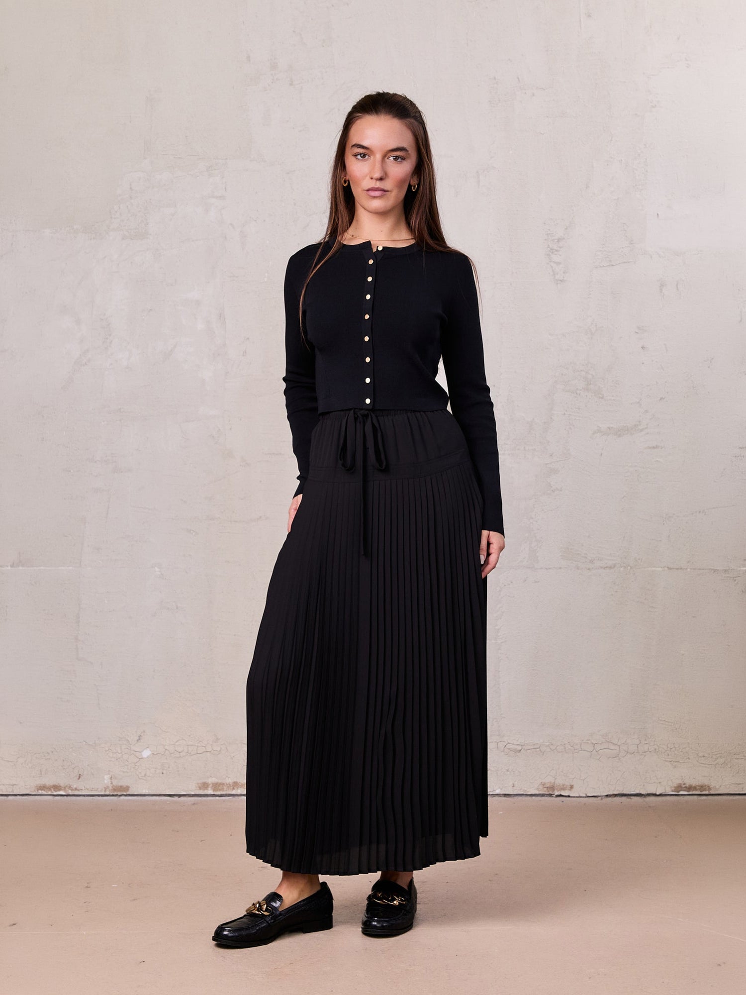Chiffon Drop Waist Pleat Skirt-Black