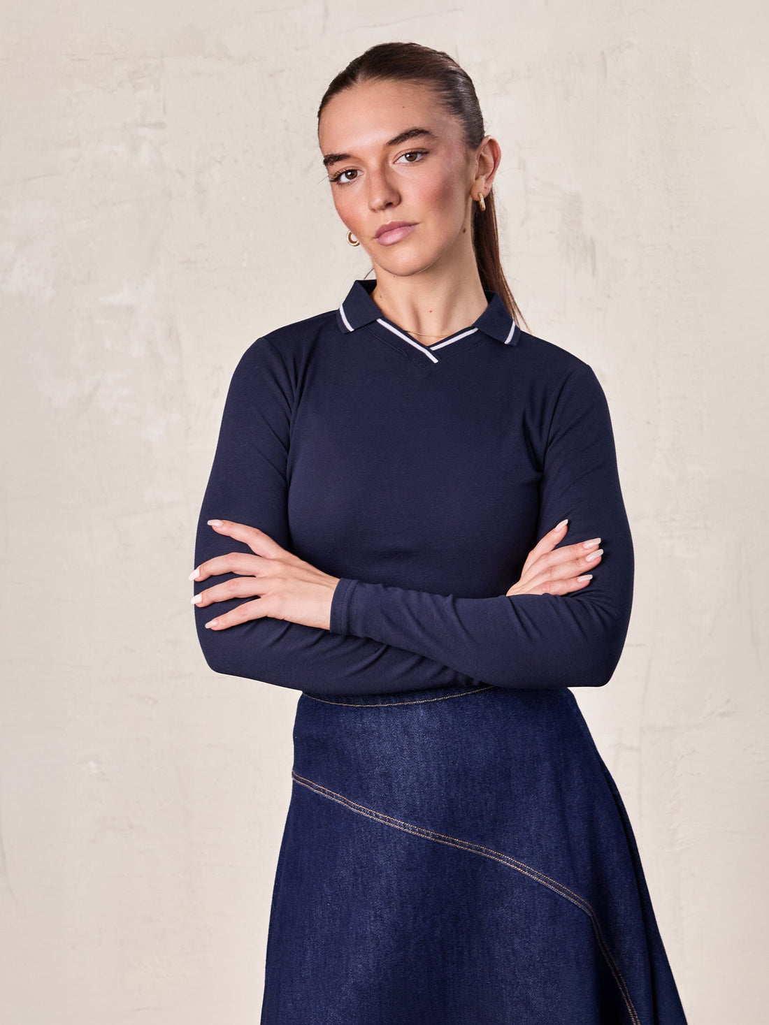 Collared High V T-Shirt-Navy