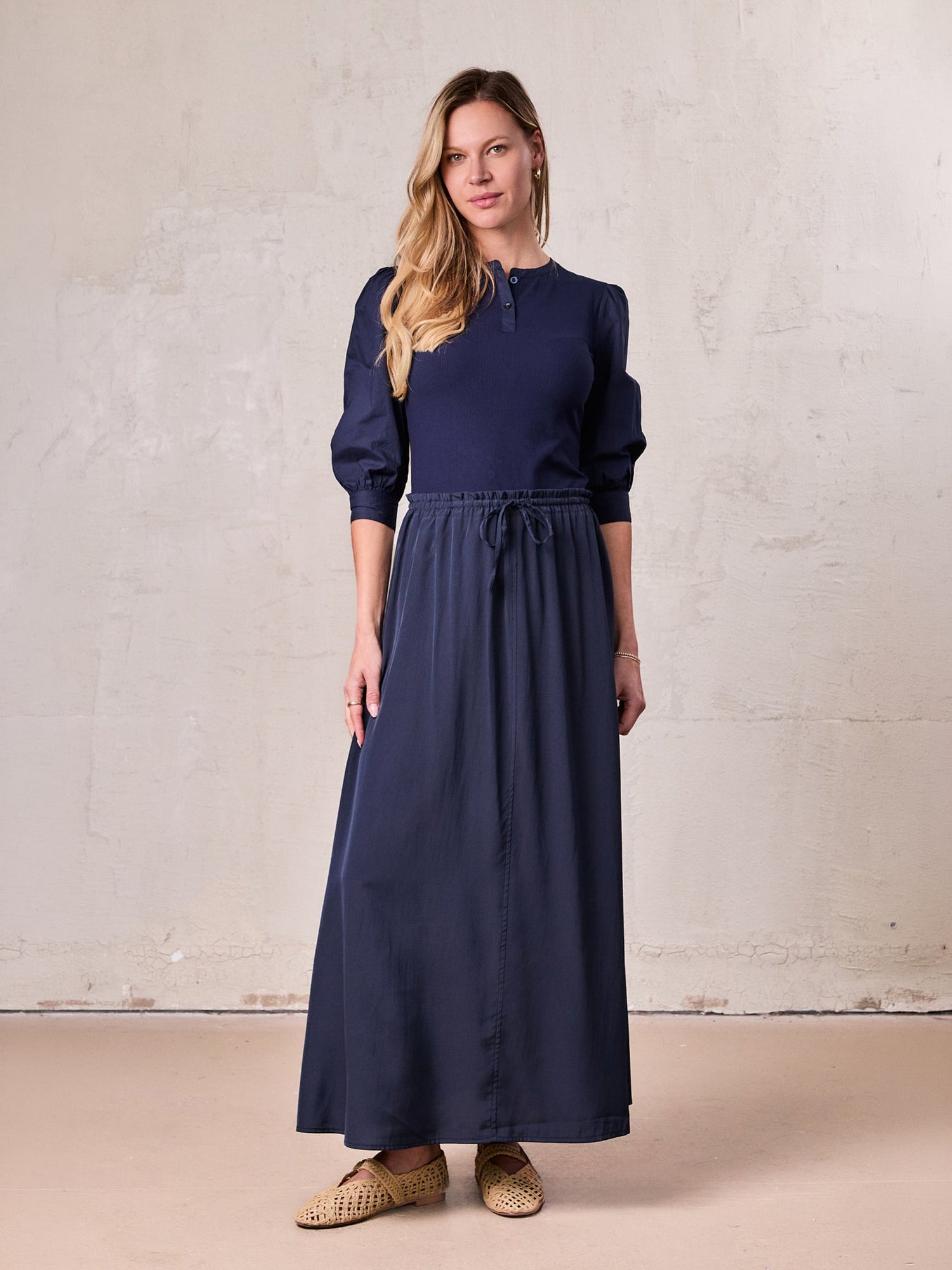 DRAWSTRING RUFFLE SKIRT-NAVY