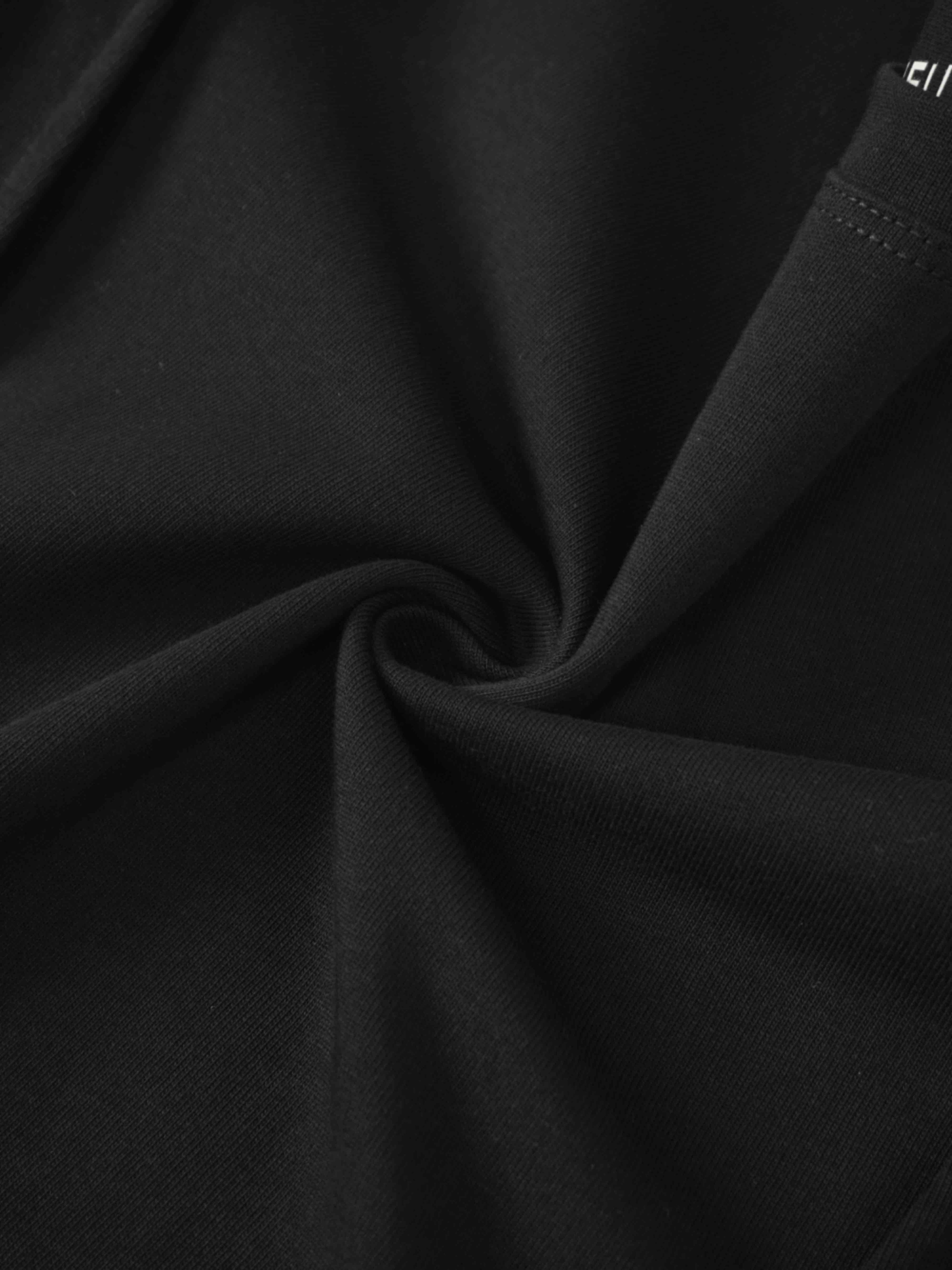 Pleat Seam T-shirt-Black