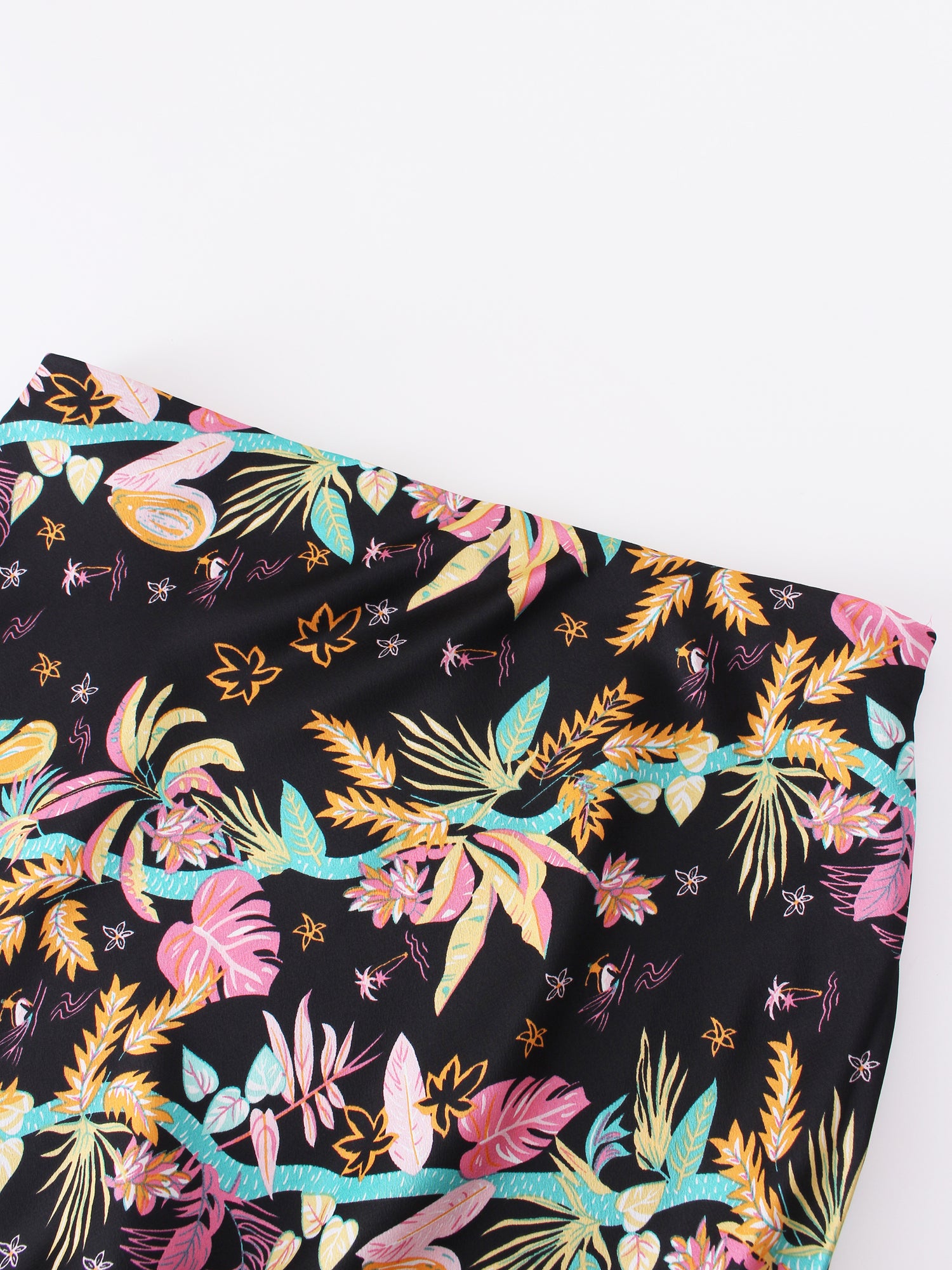 Falda de satén con estampado floral hawaiano