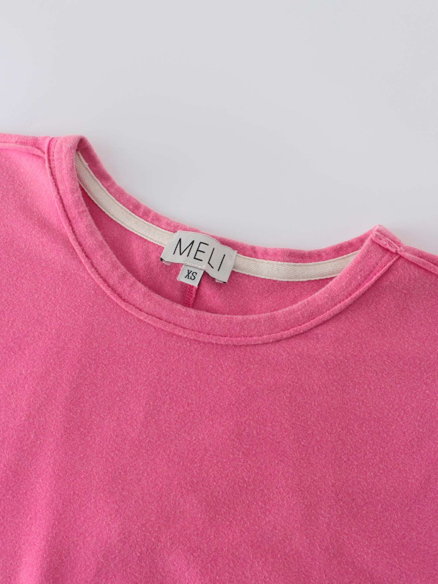 CAMISETA CROP LAVADA-ROSA CALIENTE