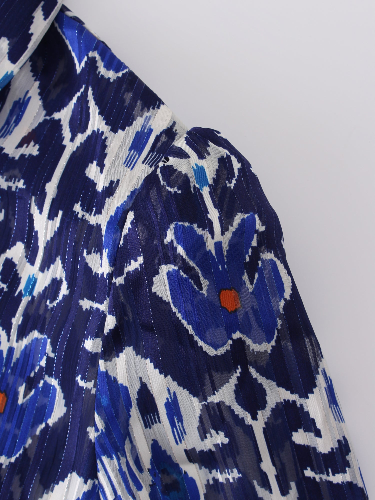 Blusa con lazo delantero-Ikat azul