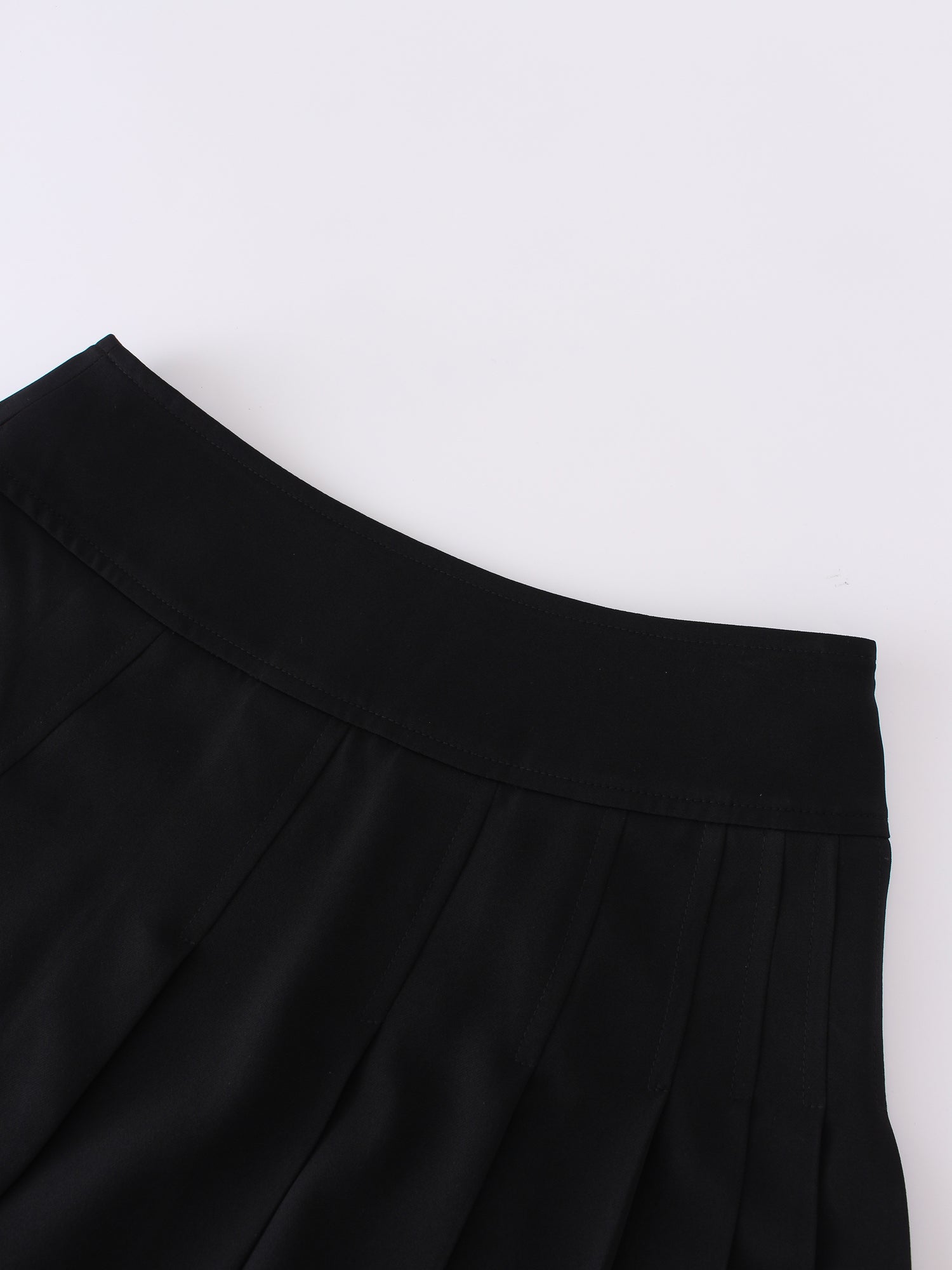 Yolk Pleated Skirt 37&quot;-Black