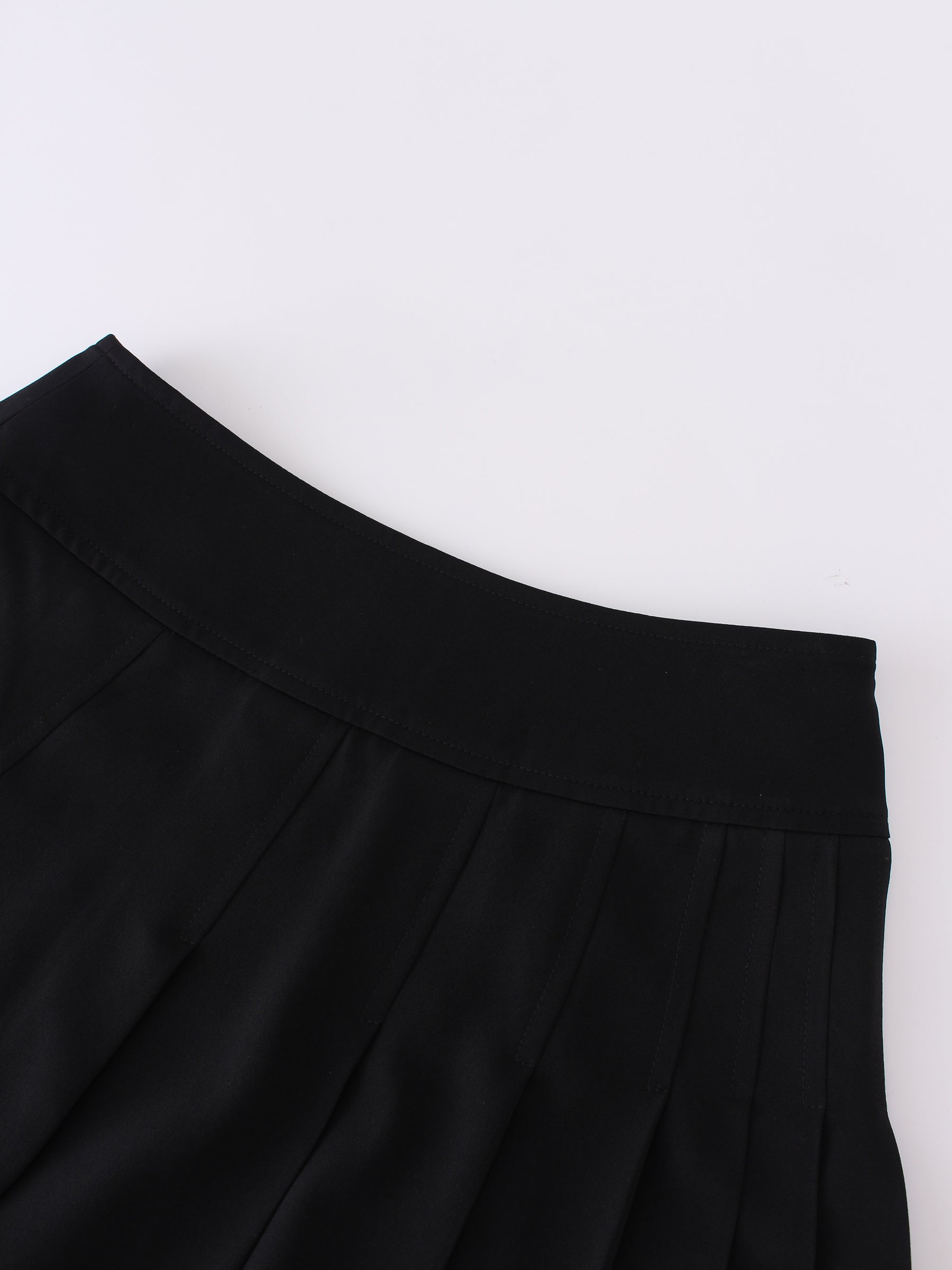 Yolk Pleated Skirt 37"-Black