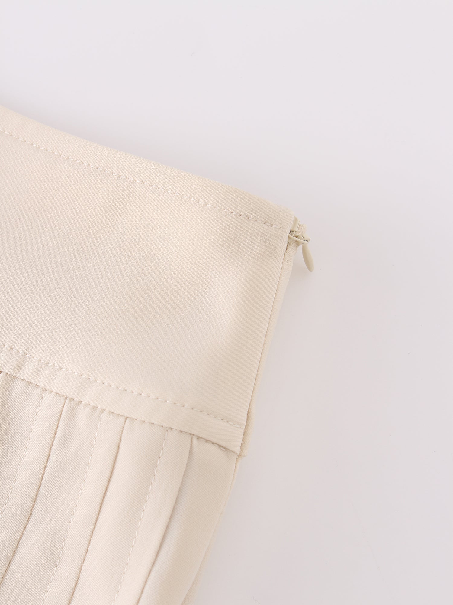 Yoke Pleated Skirt 37&quot;-Ivory