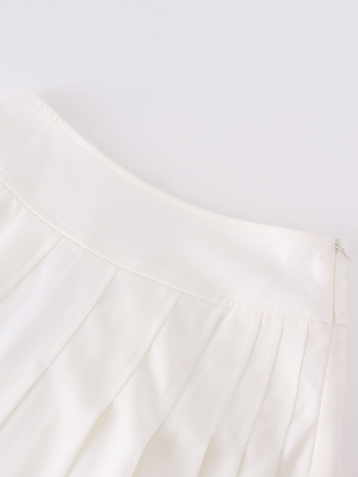 Yolk Pleated Skirt 37&quot;-White