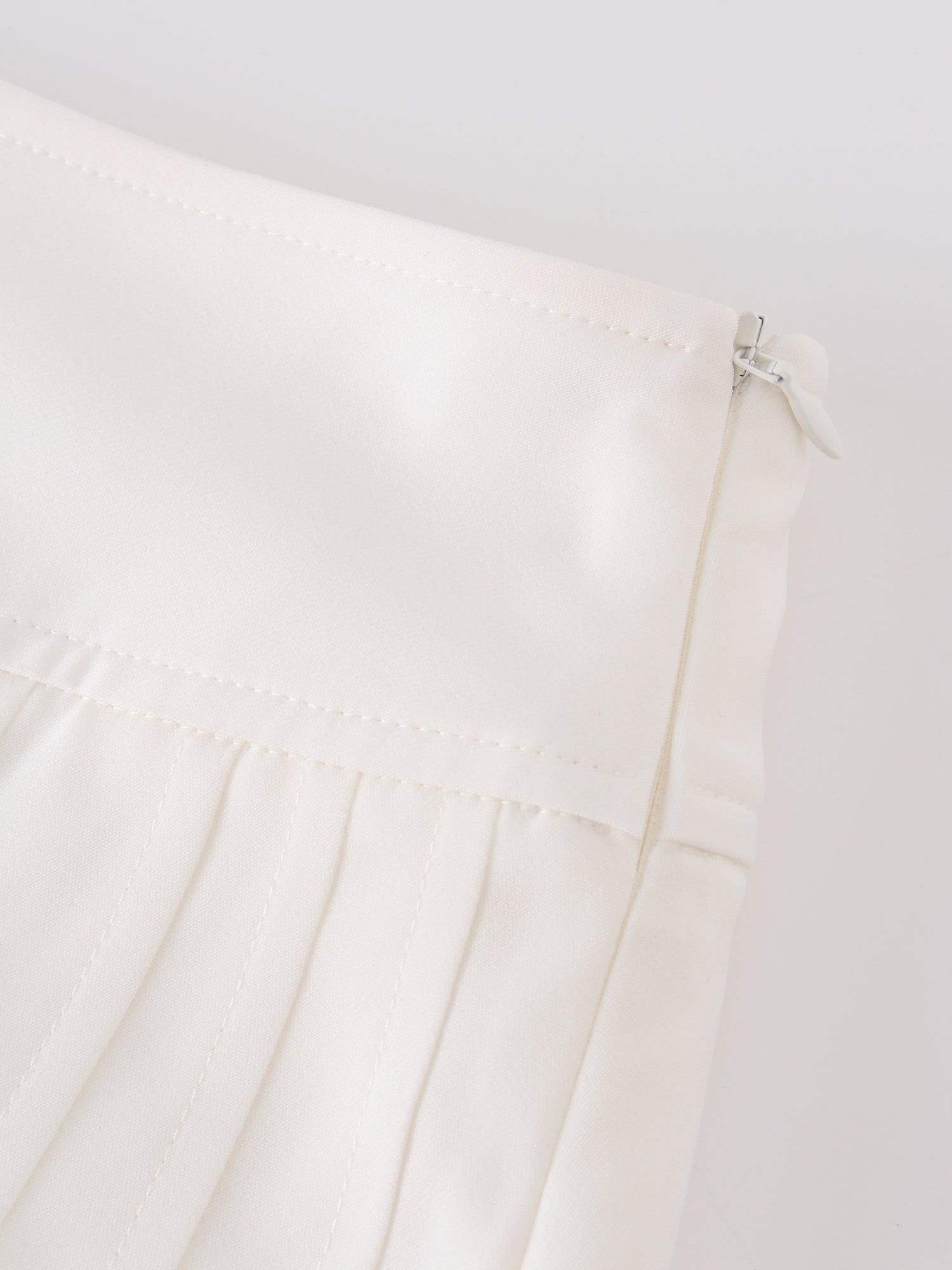 Yolk Pleated Skirt 37&quot;-White