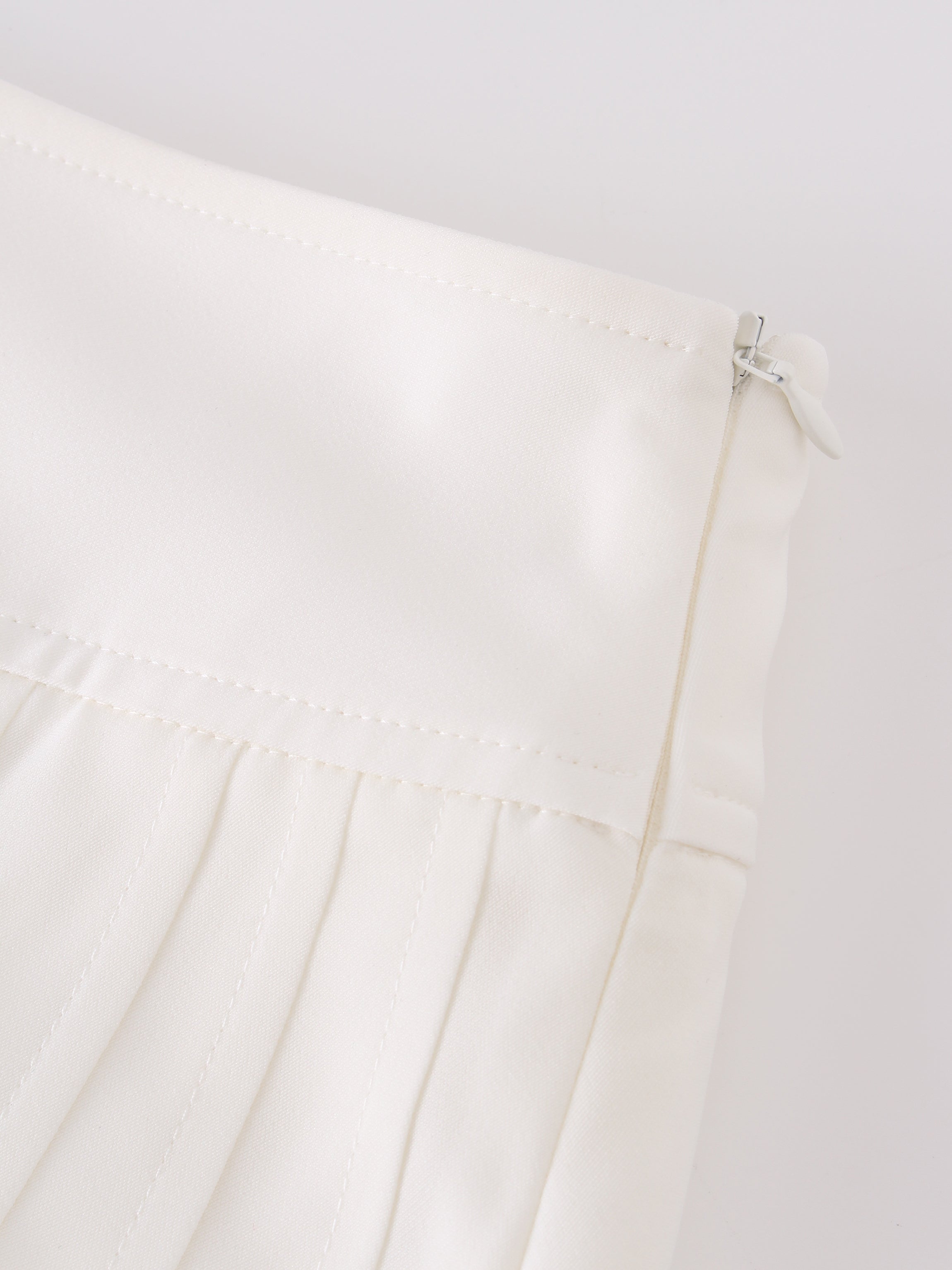 Yolk Pleated Skirt 37&quot;-White