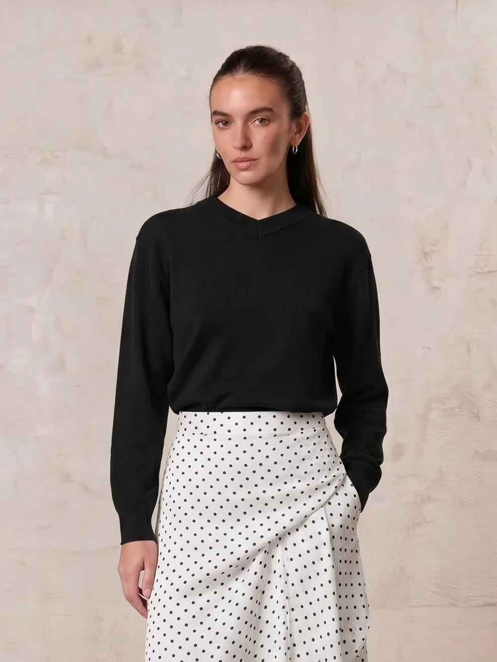 High V Lightweight Sweater-Black