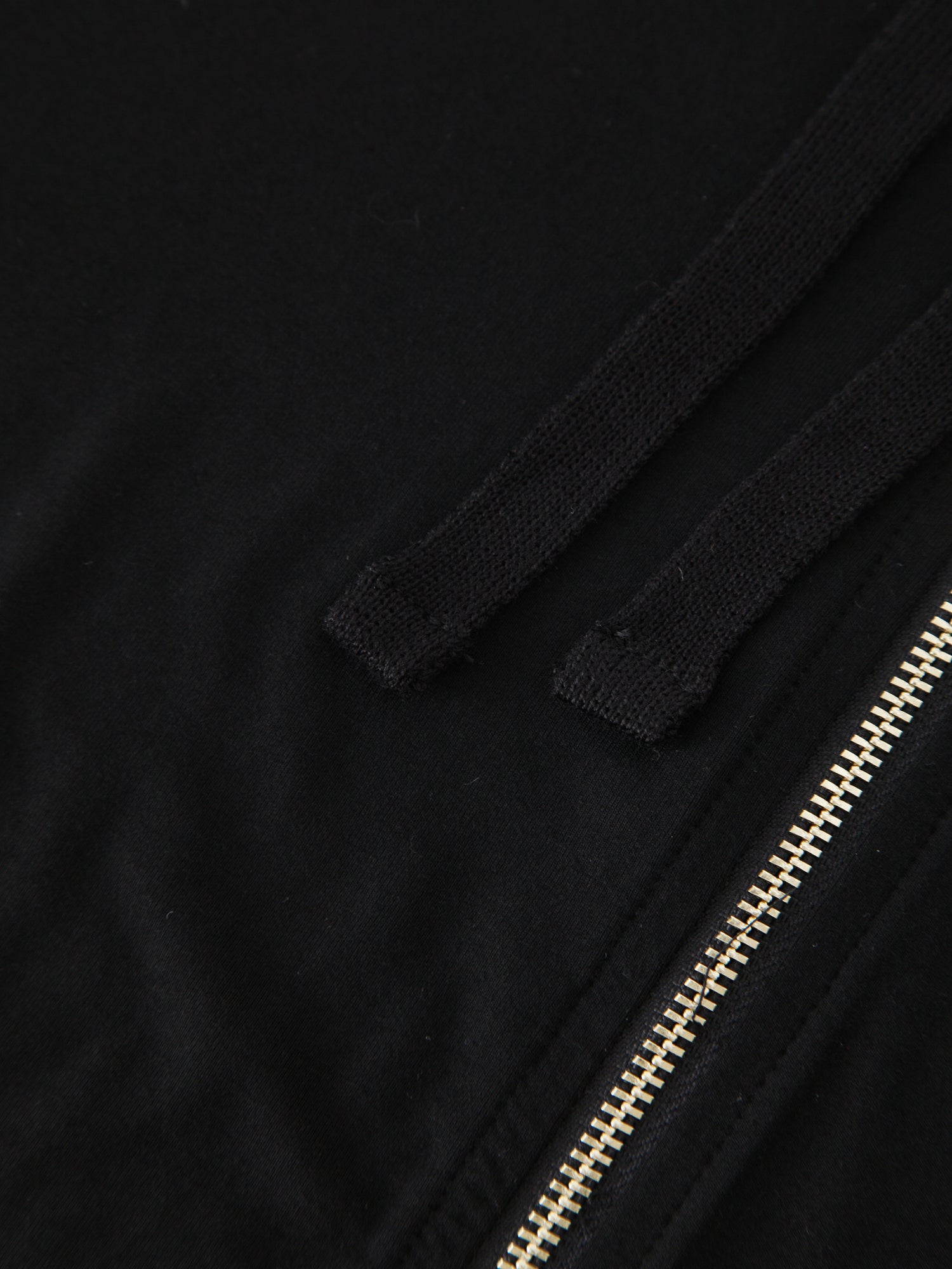 SUDADERA CON CREMALLERA Y CAPUCHA-NEGRO