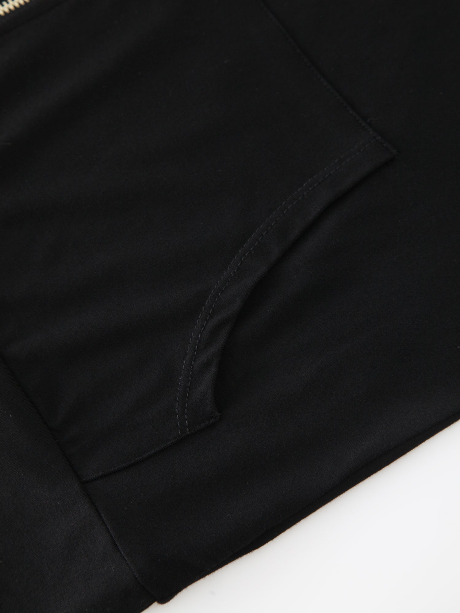 SUDADERA CON CREMALLERA Y CAPUCHA-NEGRO