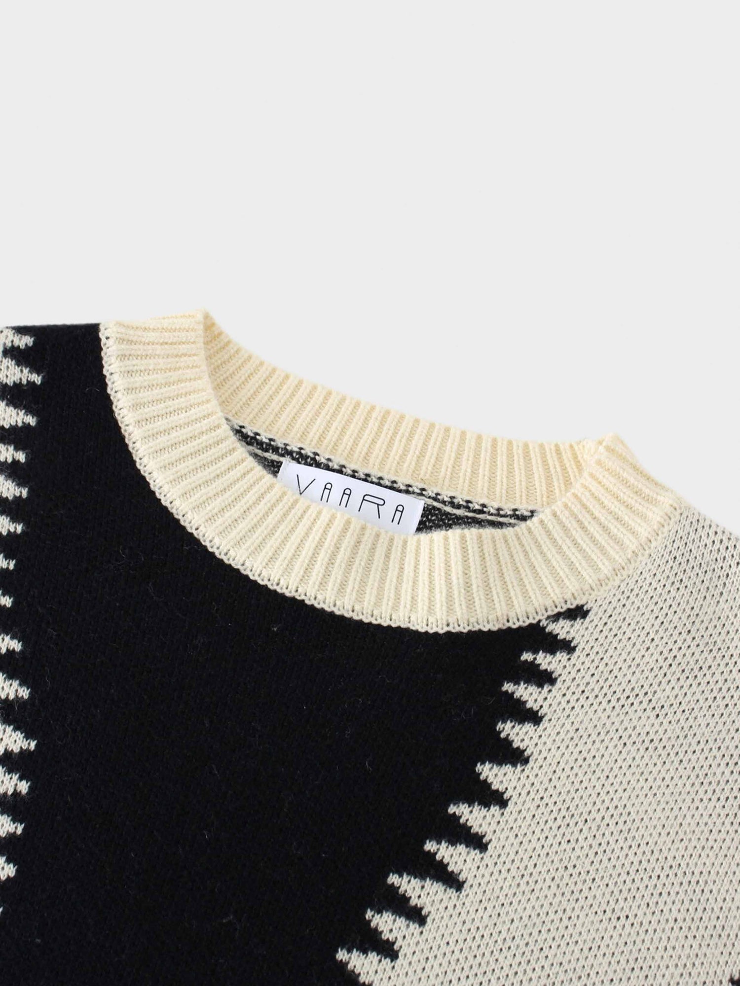 Wave Sweater-Black/White