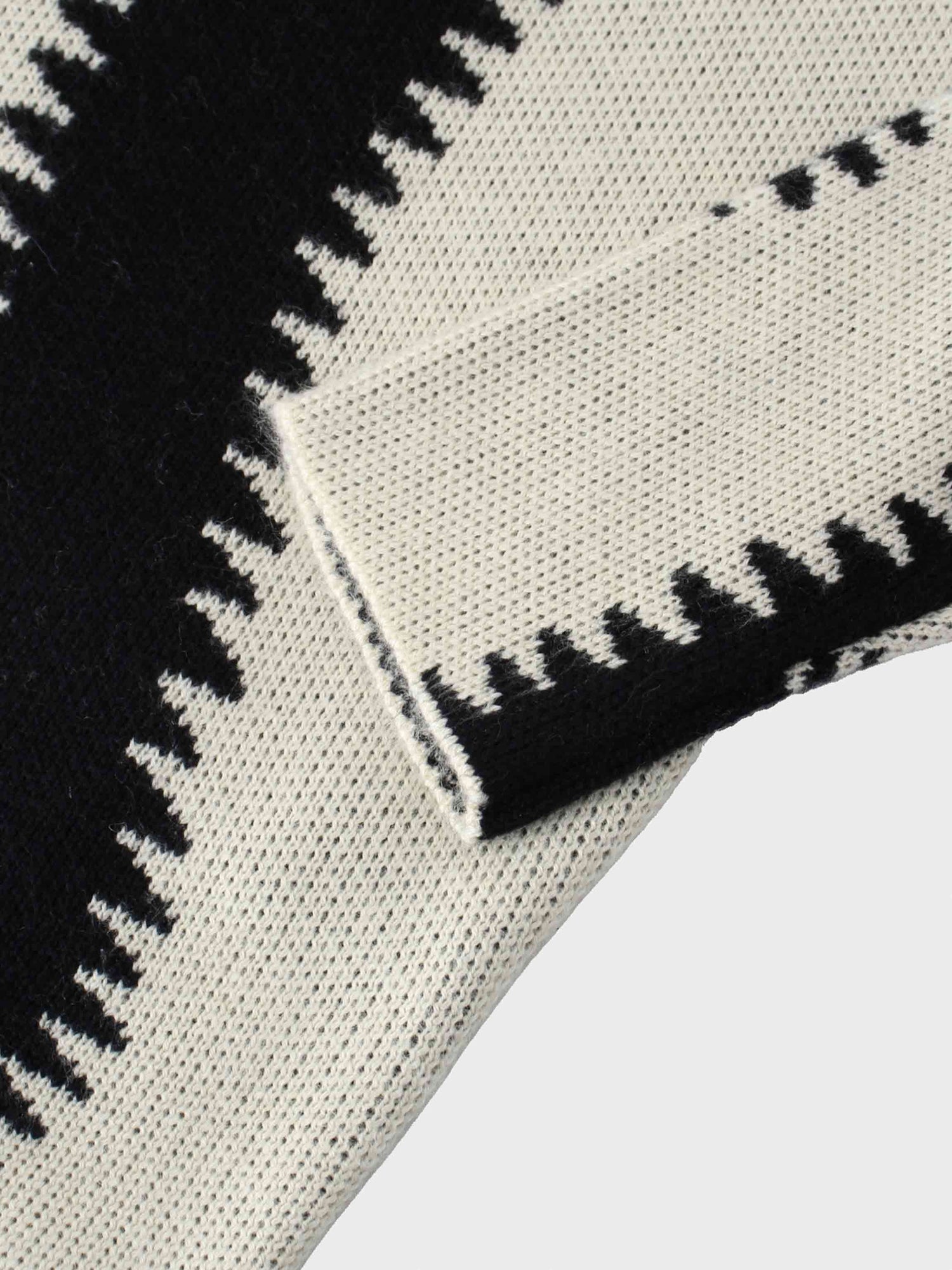 Wave Sweater-Black/White