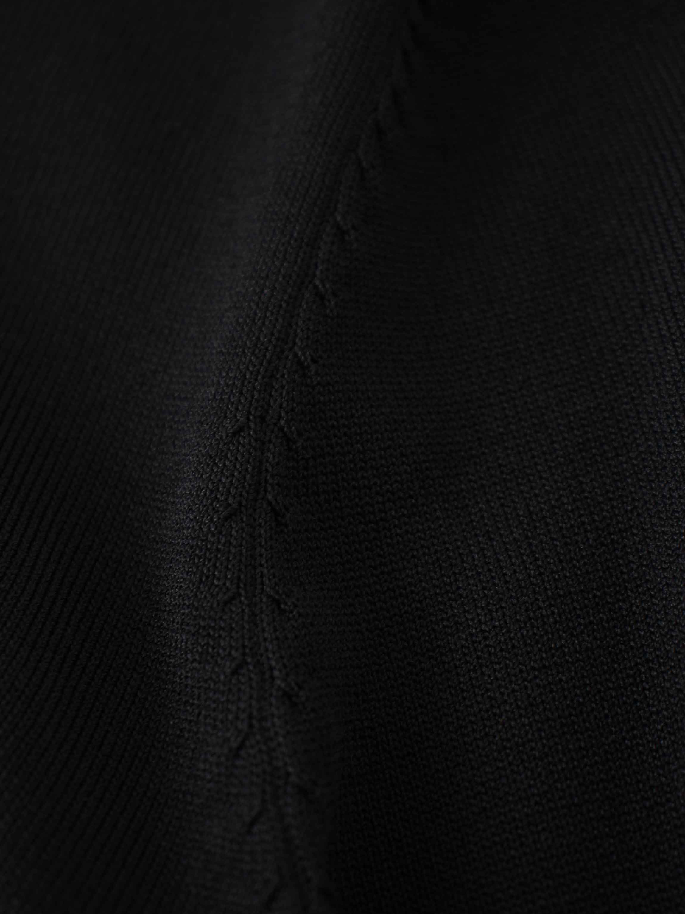 Pearl Button Collar Sweater-Black/Cream