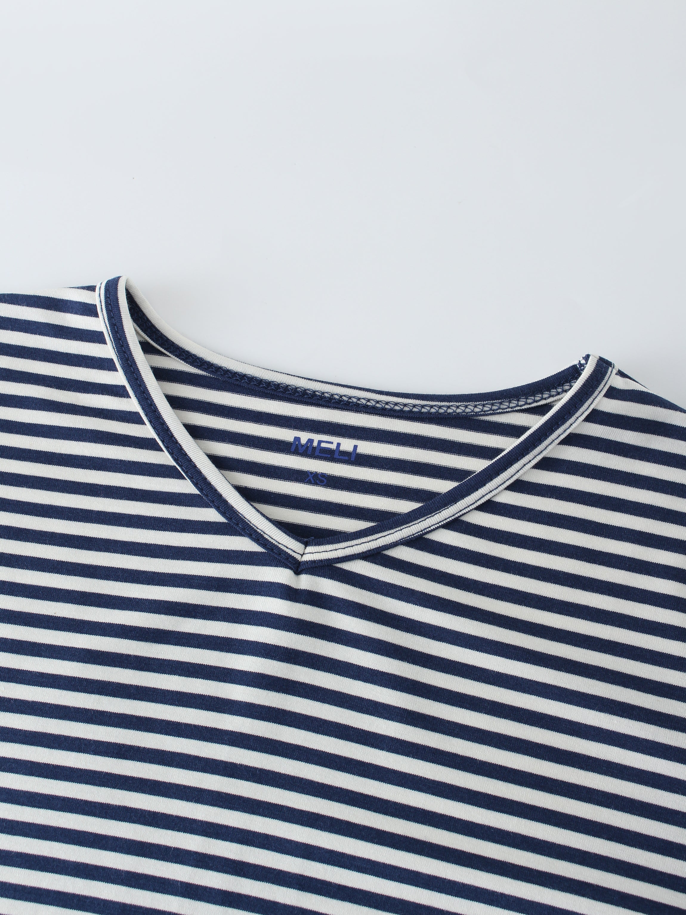 Camiseta Thin Stripe High V-Crema/Azul marino