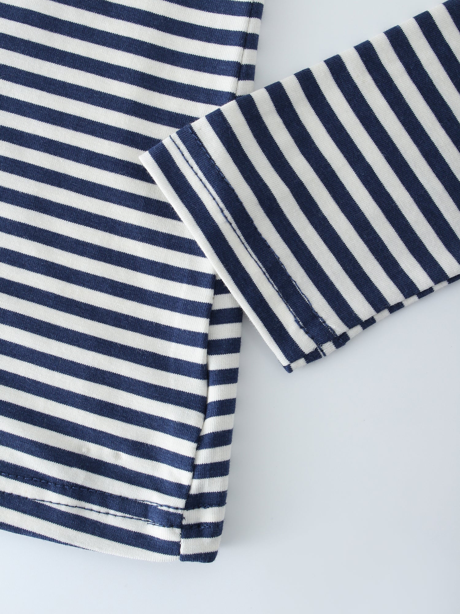 Thin Stripe High V Tee-Cream/Navy