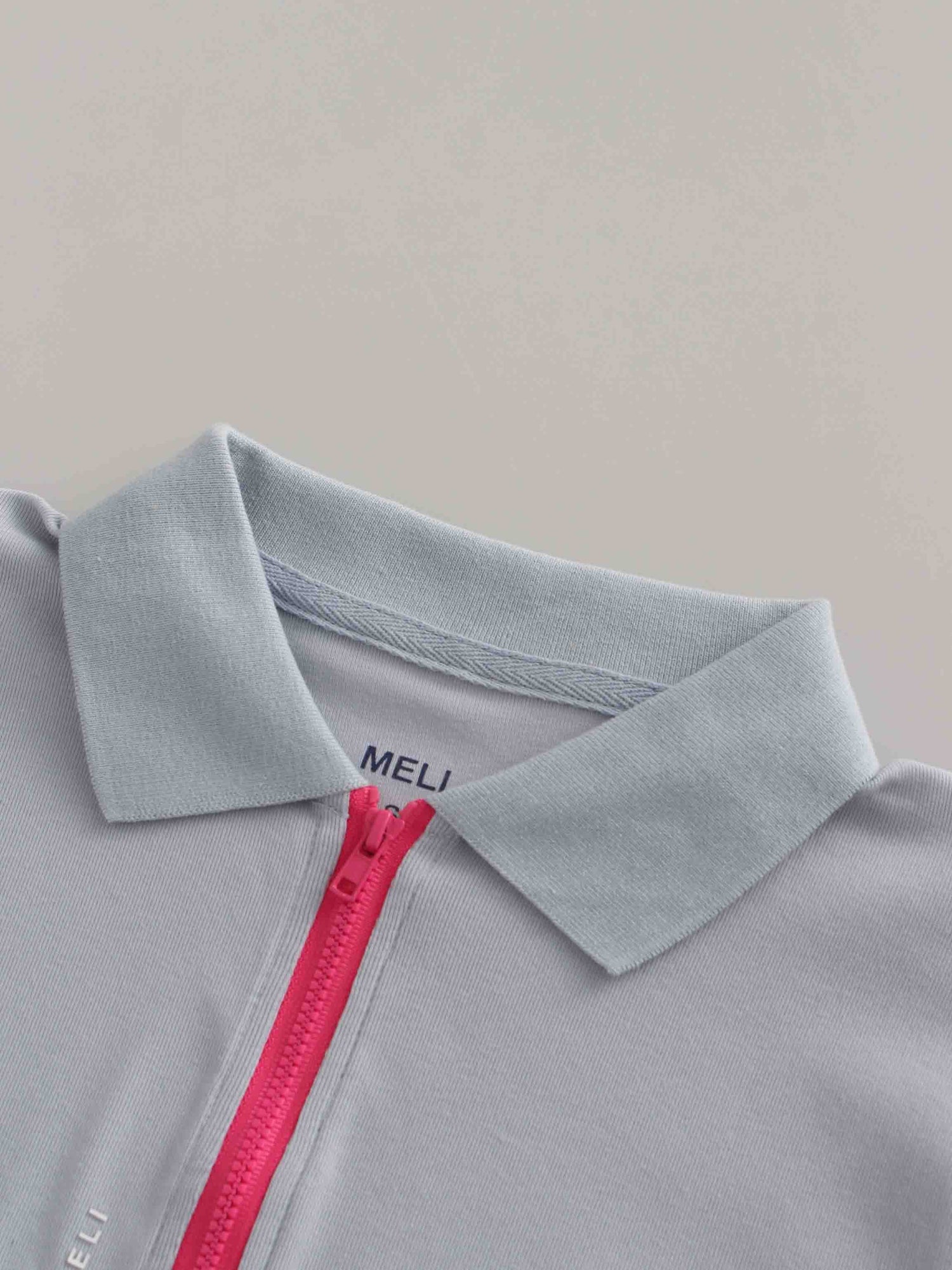 COLORED ZIPPER TEE-LIGHT BLUE/HOT PINK