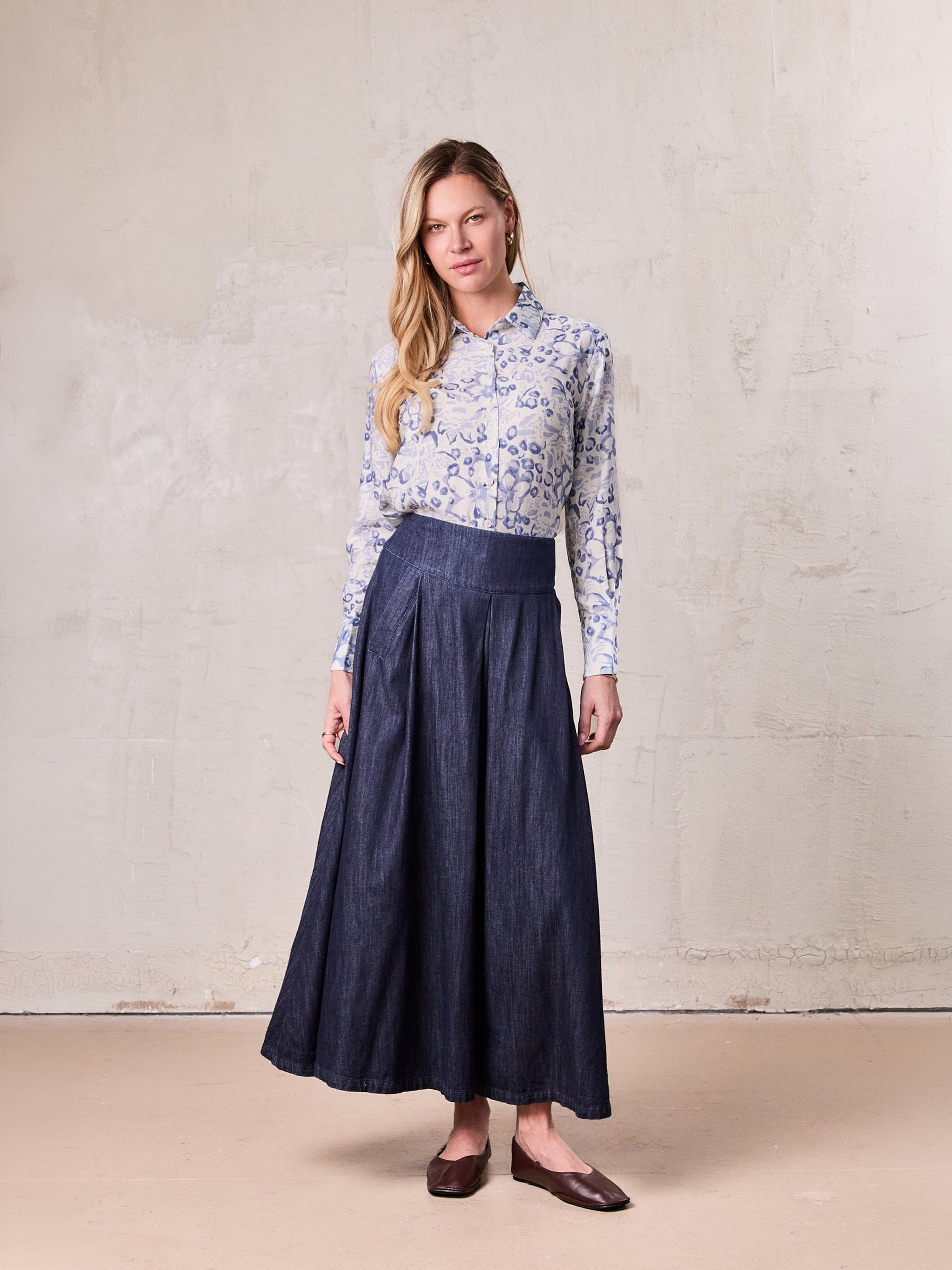 Inverted Yoke Pleat Denim Skirt-Dark Blue