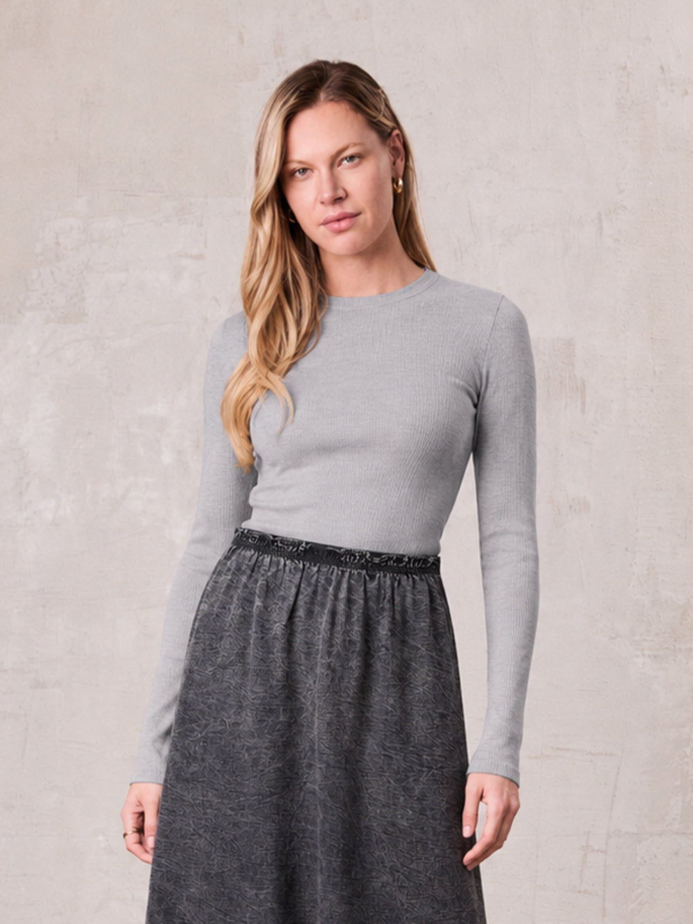 Rounded Hem Ribbed T-Shirt-Heathered Grey