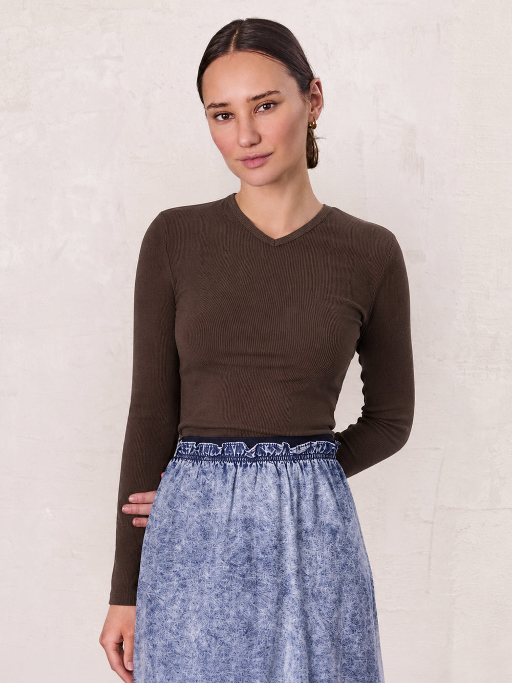 Soft Ribbed High V Tee-Chocolate Brown