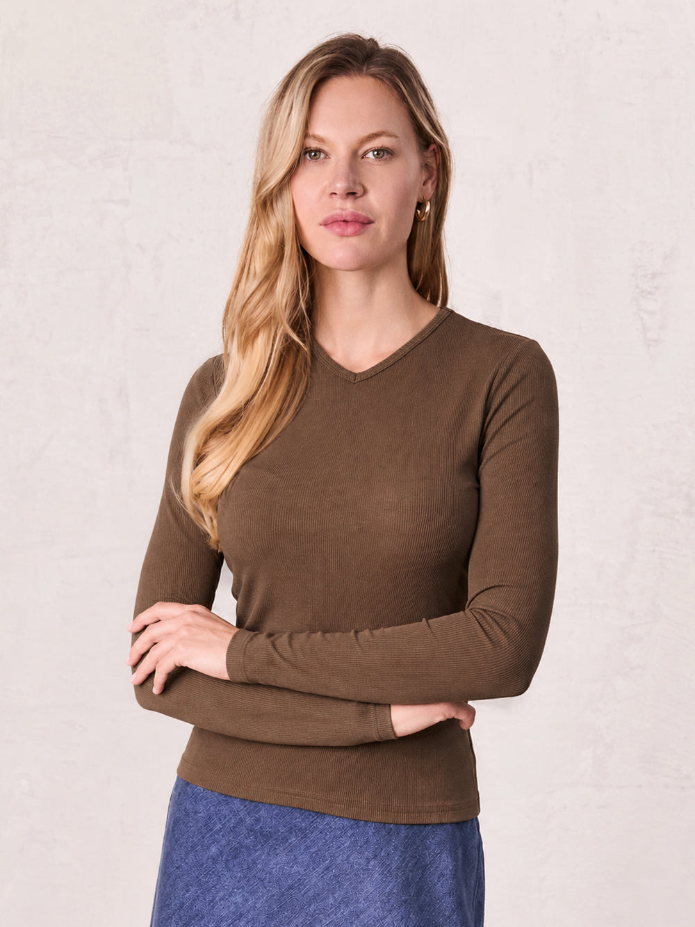Soft Ribbed High V Tee-Mid Brown
