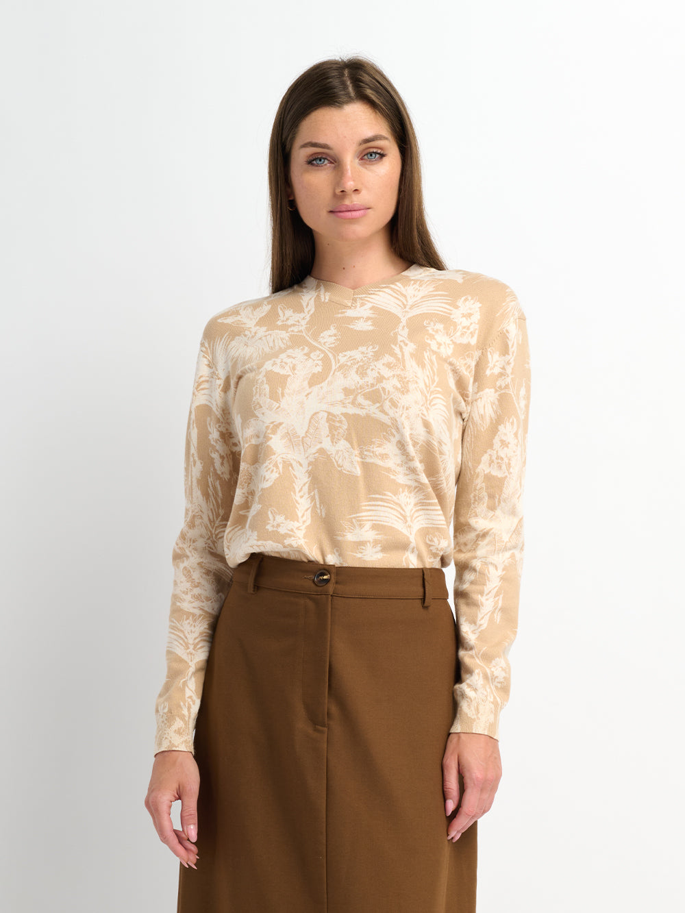 Printed High V Lightweigh Sweater - Tan Cream Toille