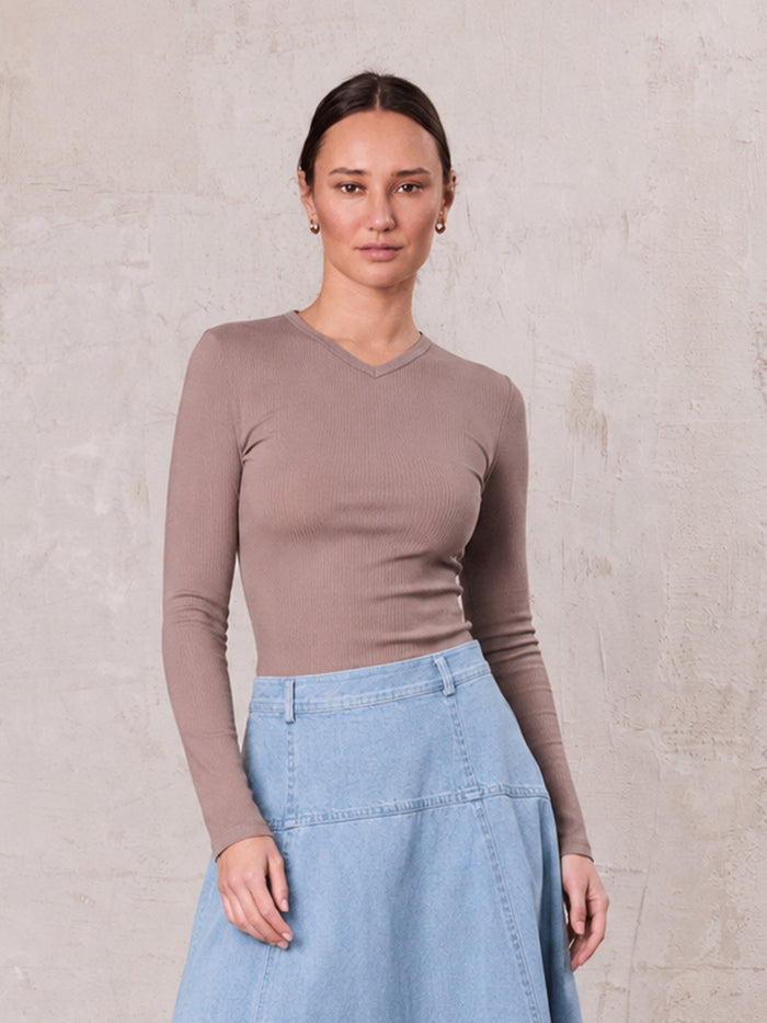 BASIC HIGH V TEE LS-DUSTY MAUVE