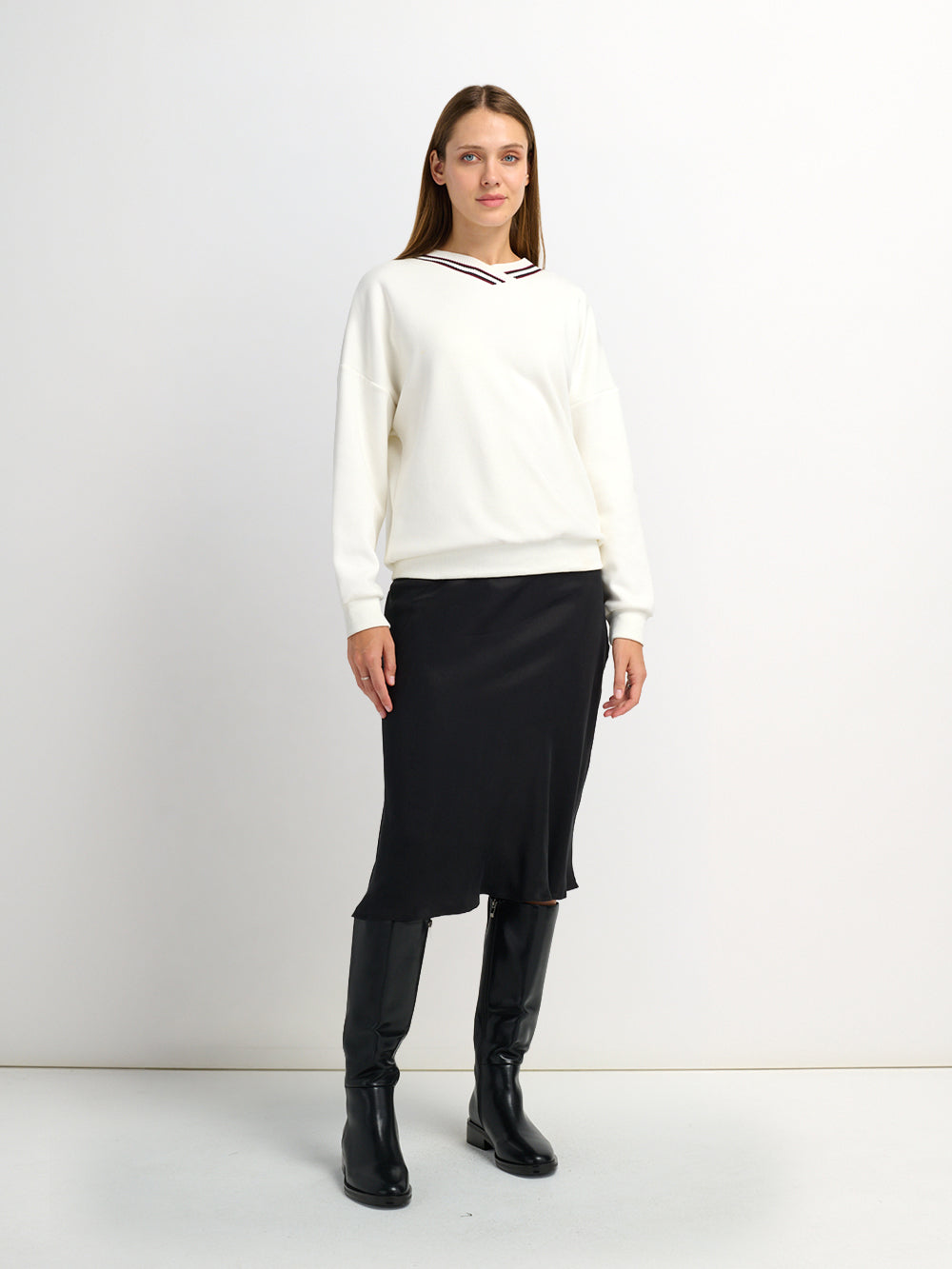 Ribbed Neck High V Sweatshirt - White/Burgundy
