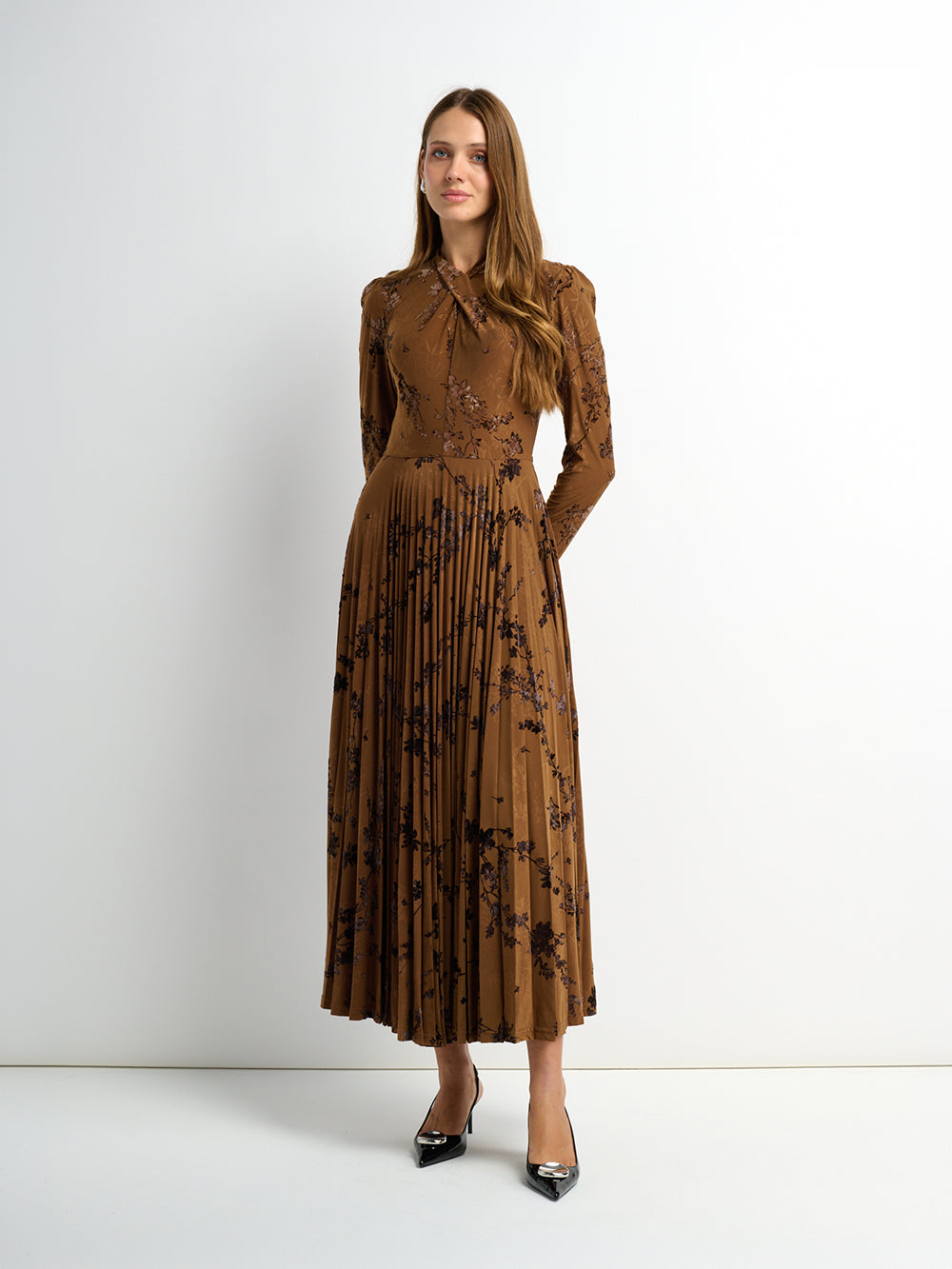 Front Knot Pleated Maxi Dress - Bronze/Black Floral