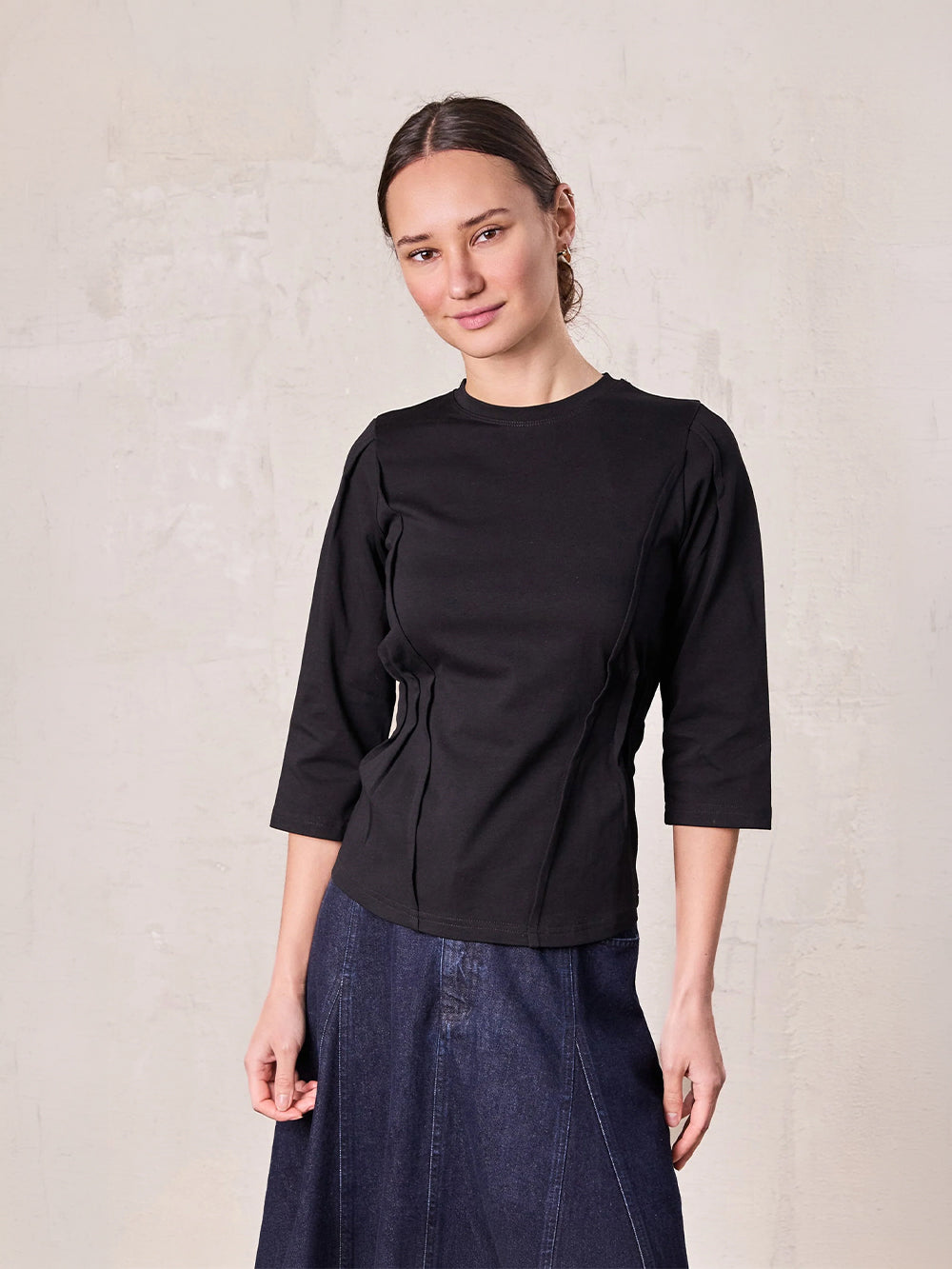 Pleat Seam T-shirt-Black