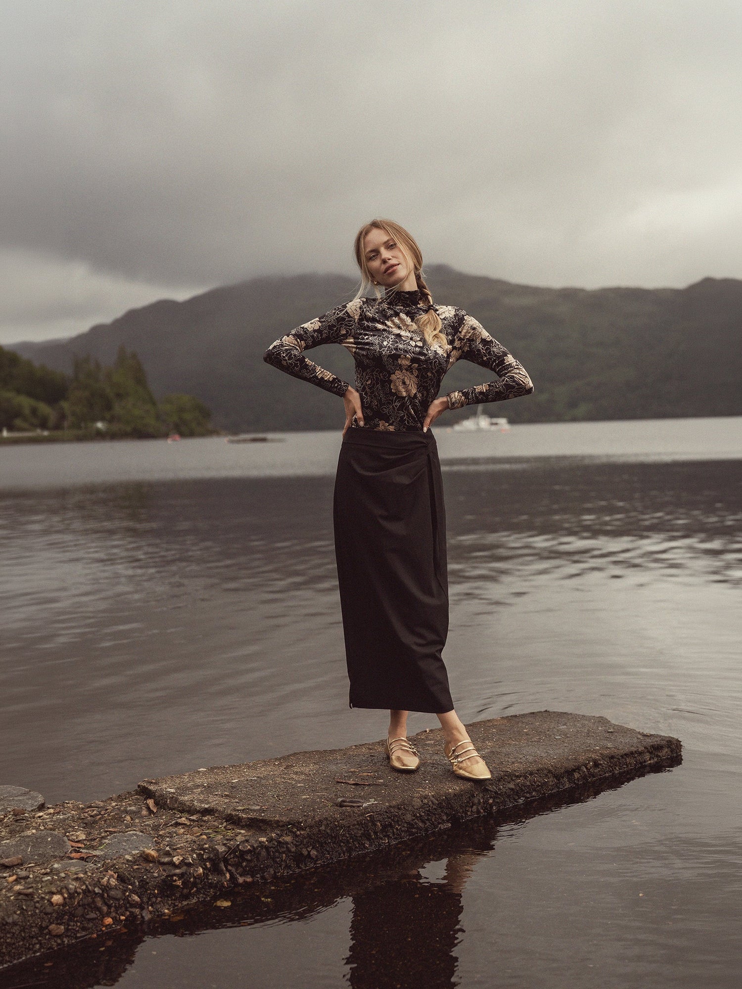 Printed Velour Turtleneck-Gold Floral