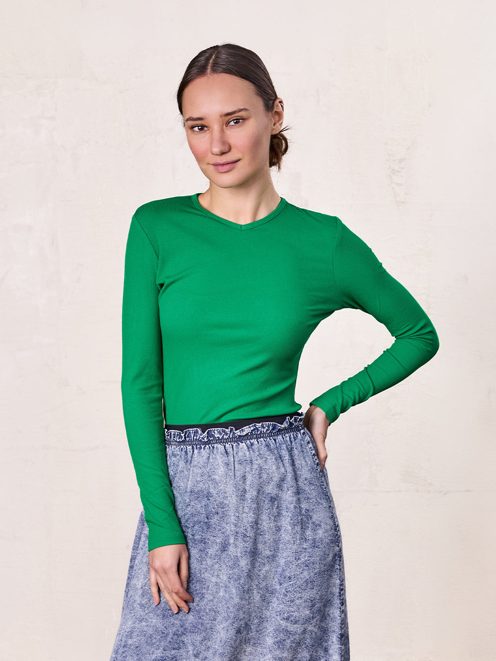 Soft Ribbed High V Tee-Kelly Green