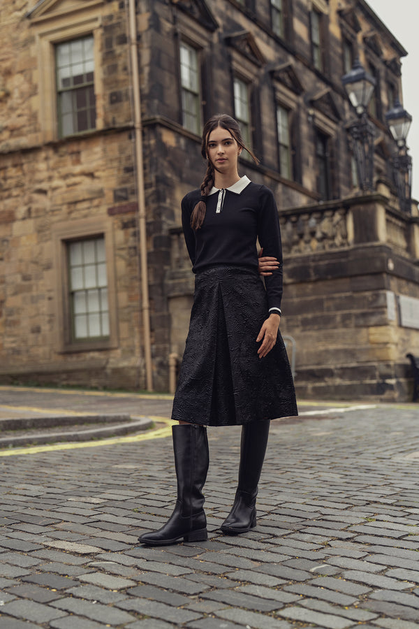 Embossed Inverted Pleat Skirt-Black