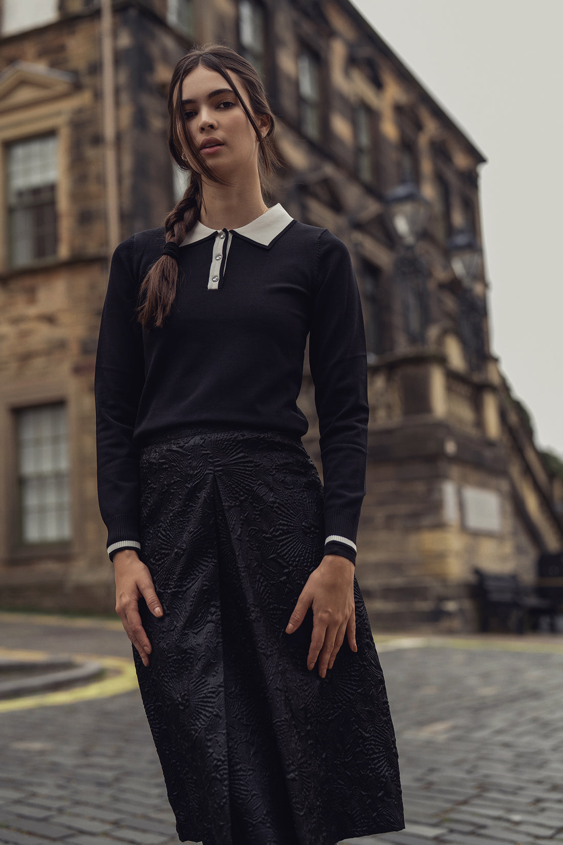 Pearl Button Collar Sweater-Black/Cream