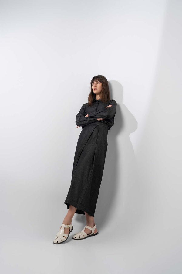 Side Inverted Pleat Denim Skirt-Black