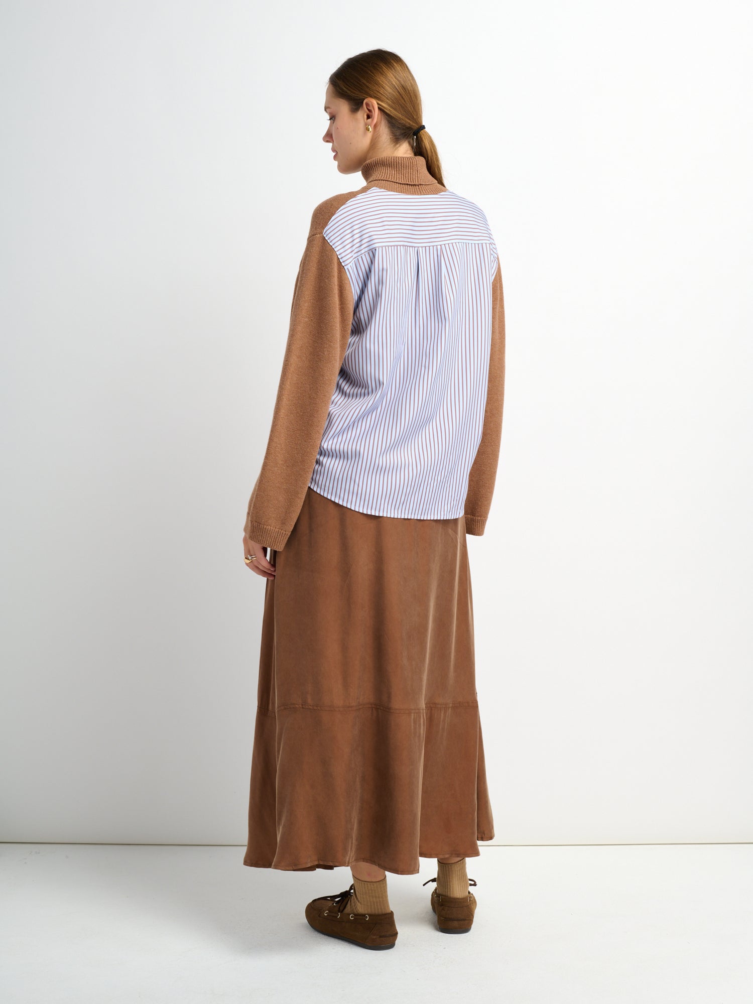 Shirt Back Sweater - Brown/Light Blue Stripe