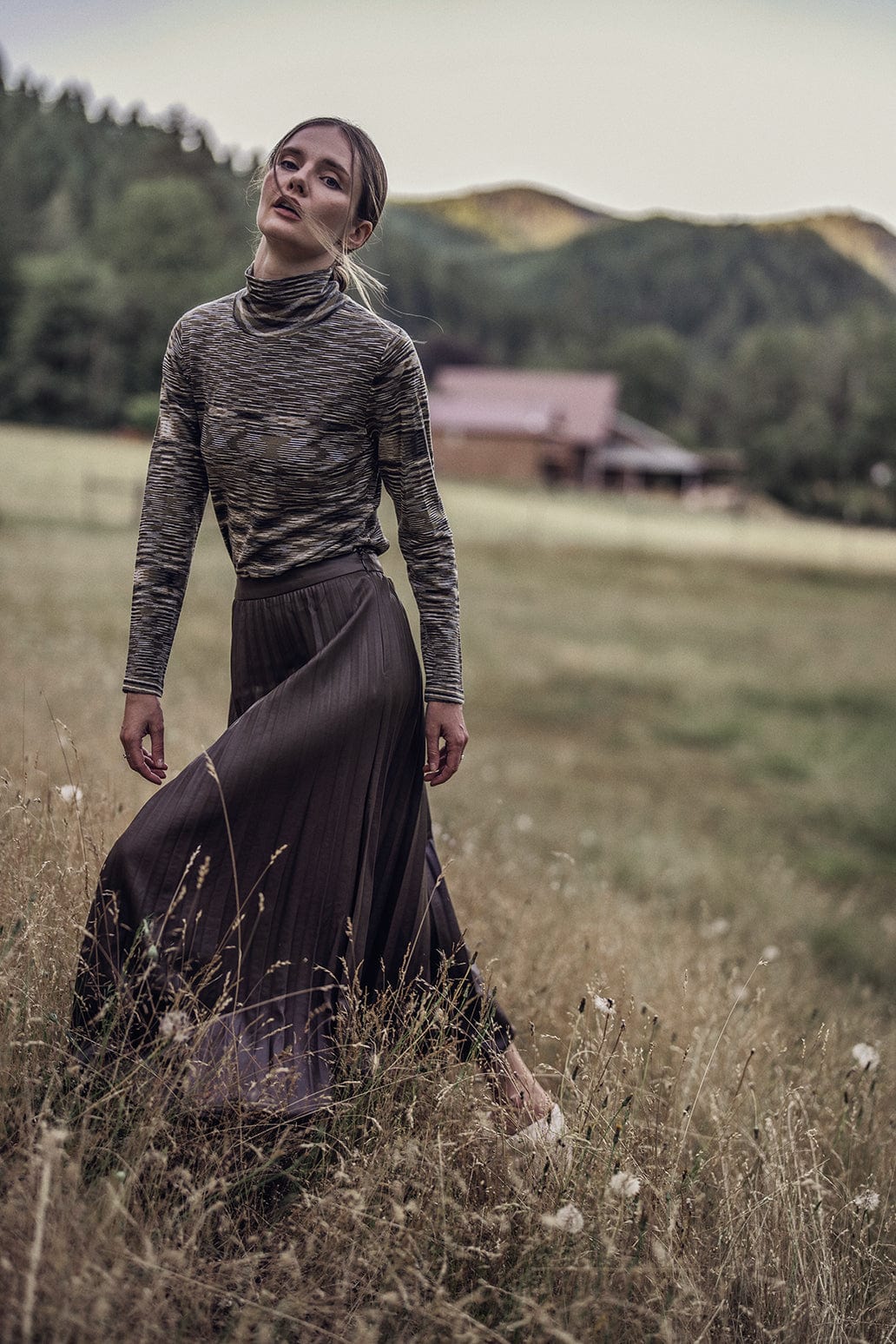 Abstract Stripe Knit Turtleneck-Brown