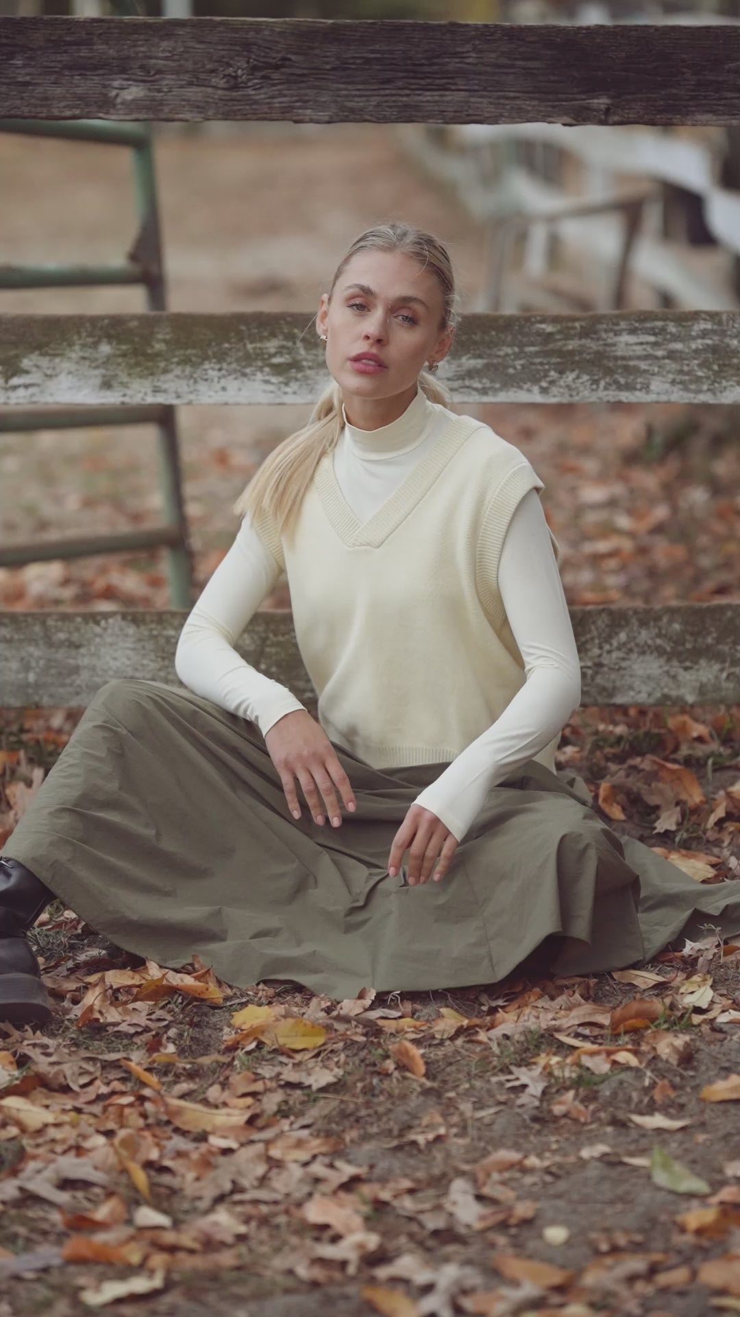 V-Neck Knit Vest-Ivory