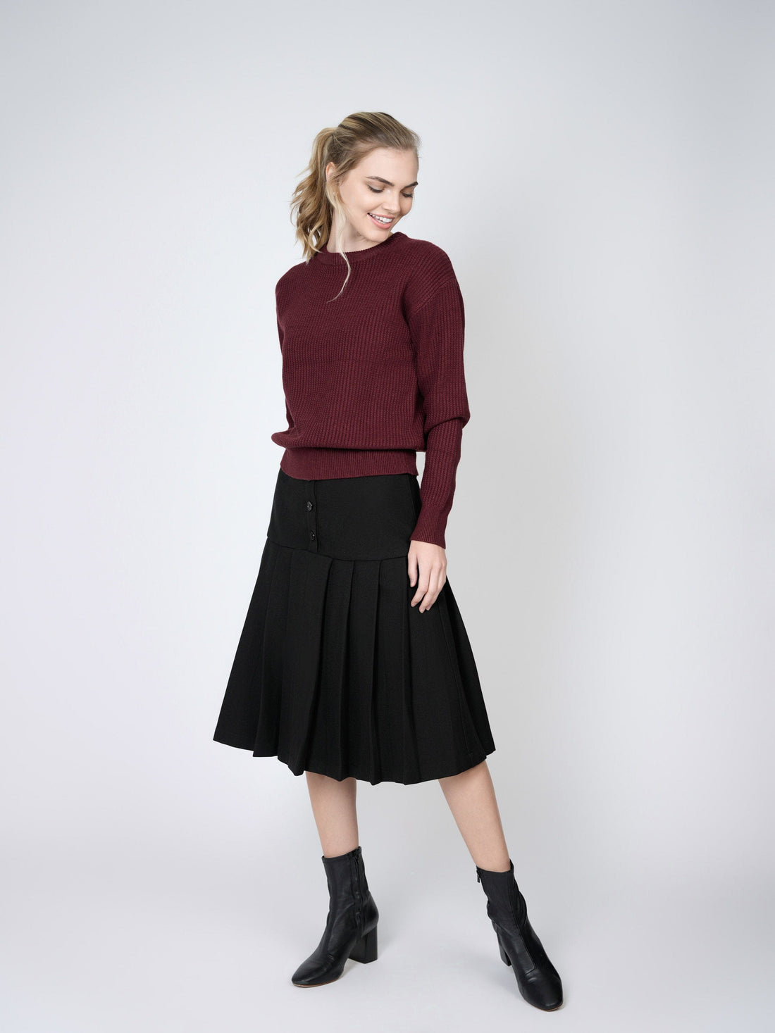 YOKE PLEATED SKIRT 27&quot;