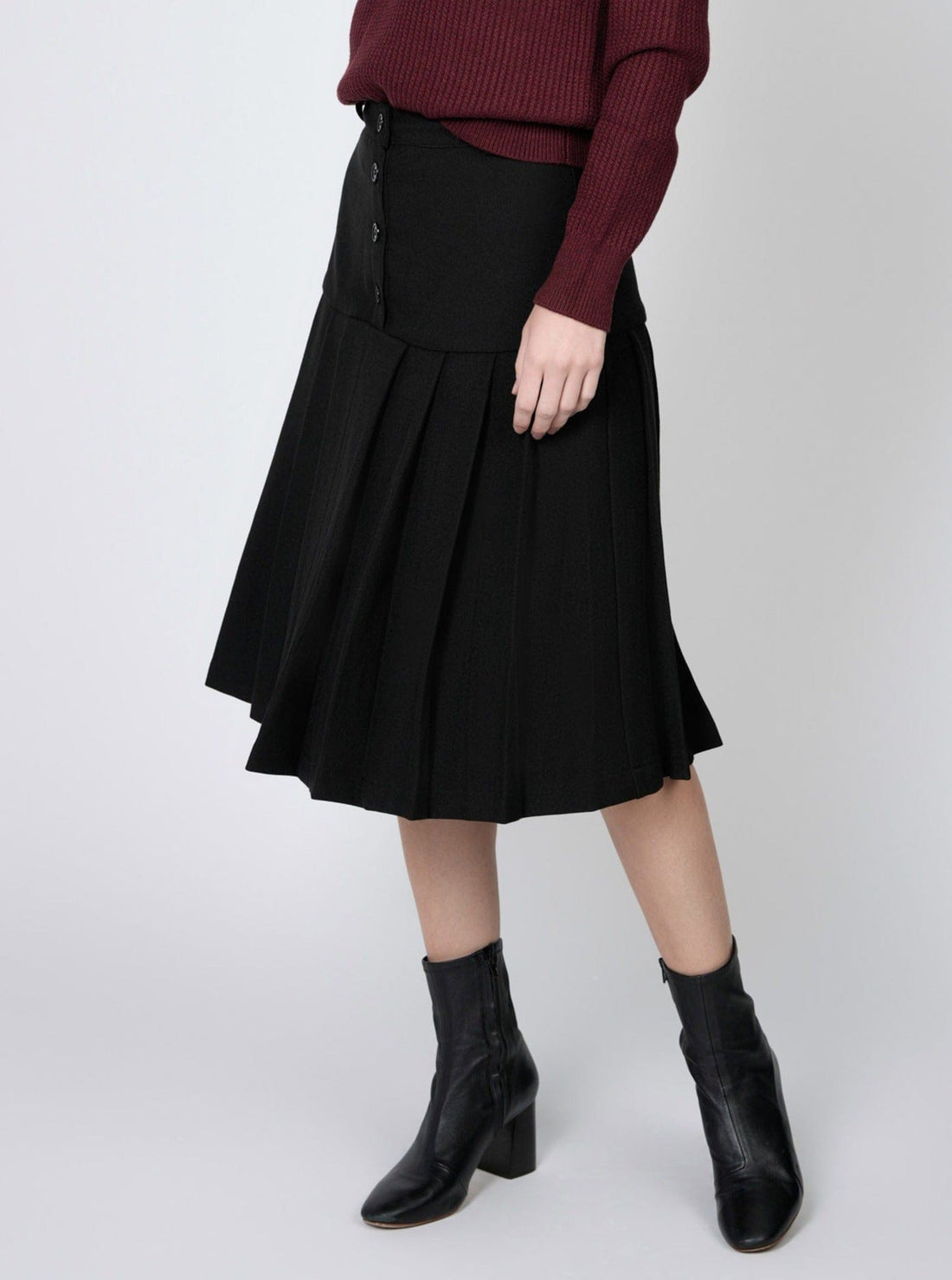 YOKE PLEATED SKIRT 27&quot;