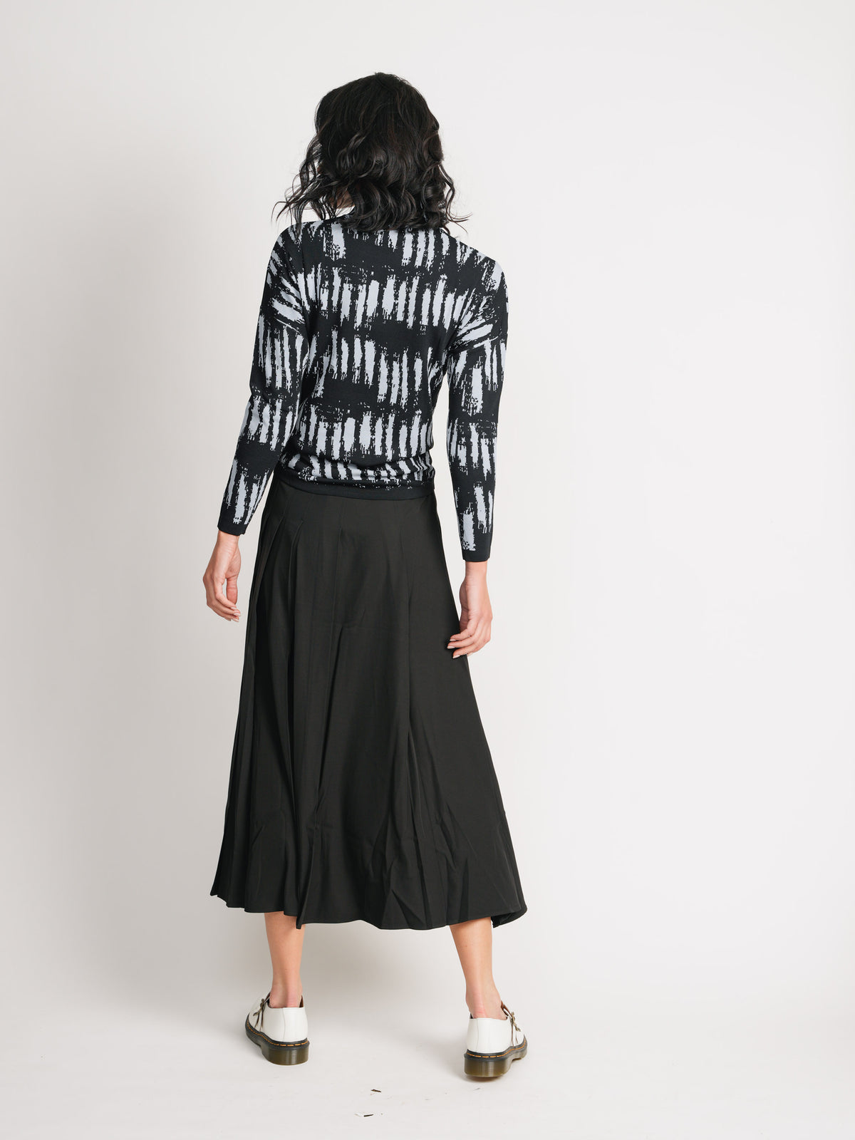 STITCHED DOWN PLEATED SKIRT(LONG)-BLACK