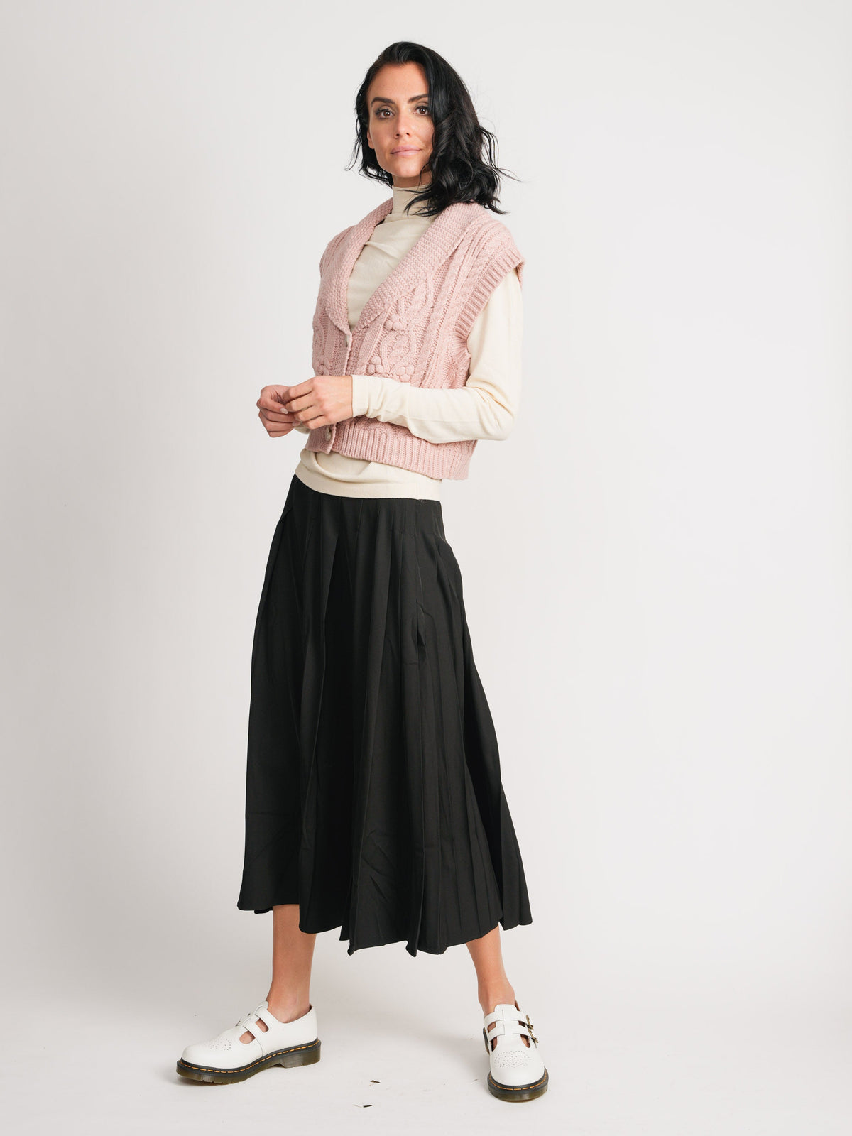 STITCHED DOWN PLEATED SKIRT(SHORT)-BLACK