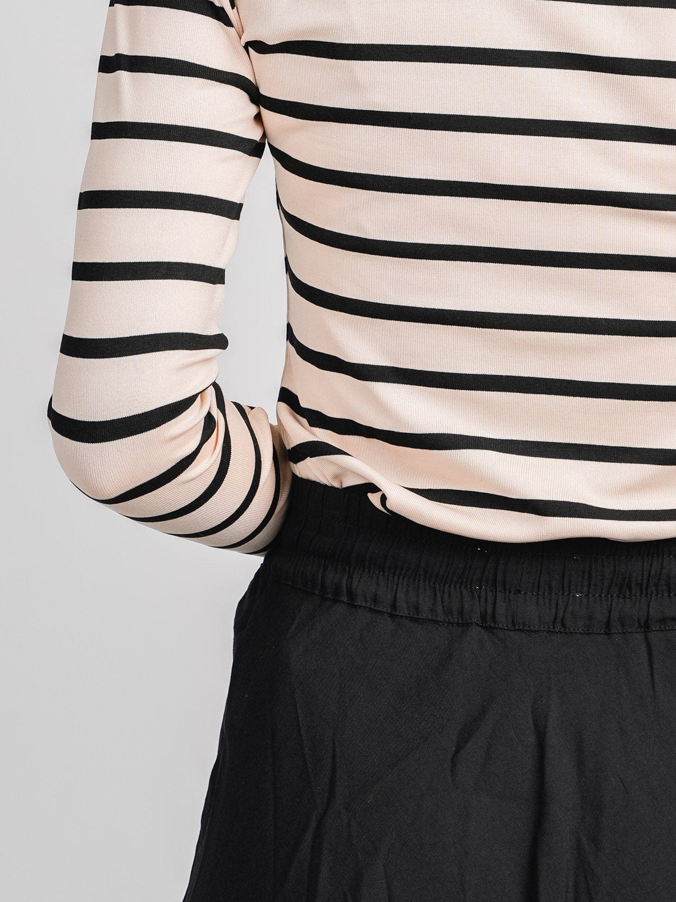 STRIPED BASIC CREW-BLACK STRIPED