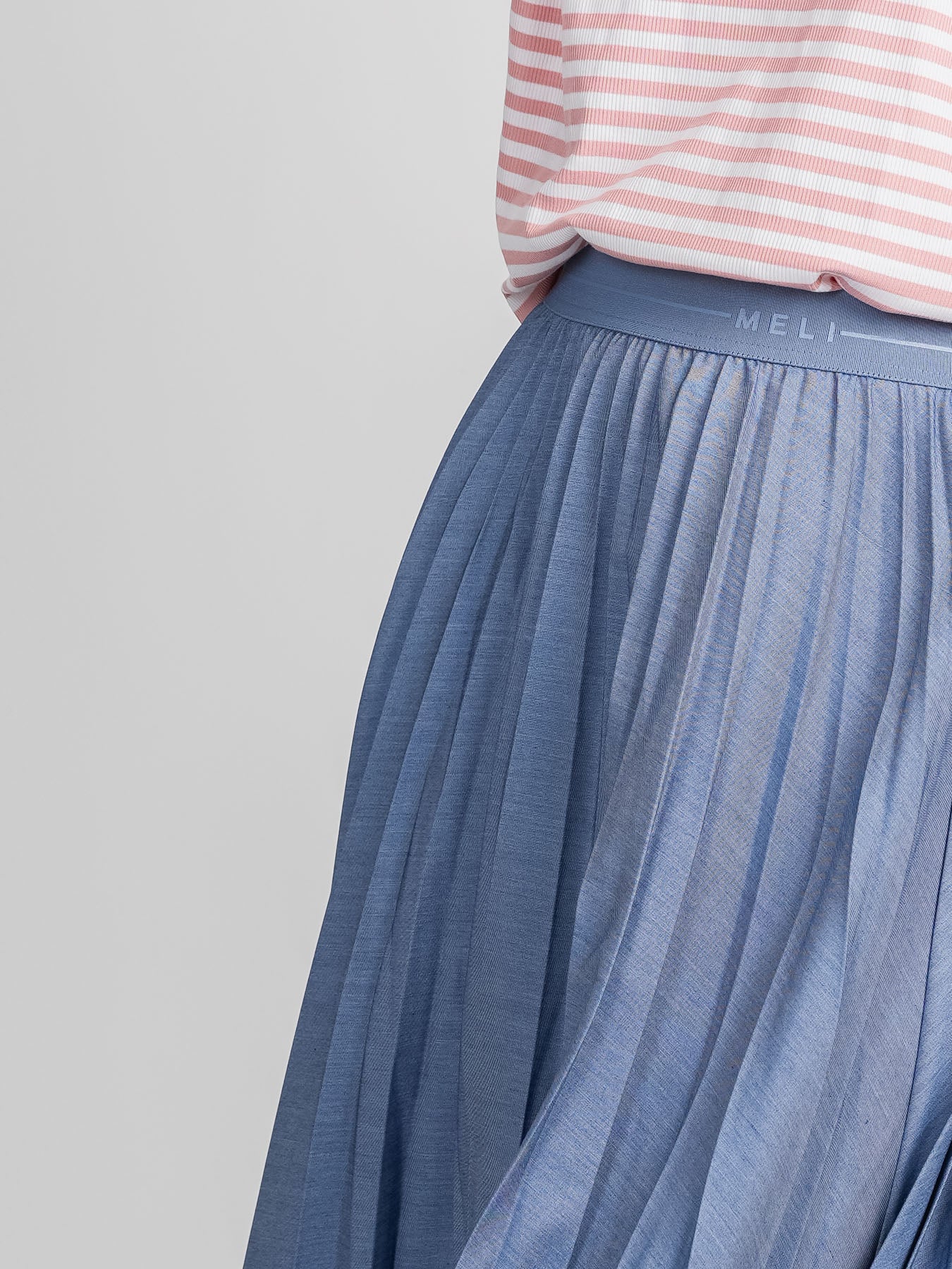 PLEATED SKIRT 27&quot;- LIGHT DENIM