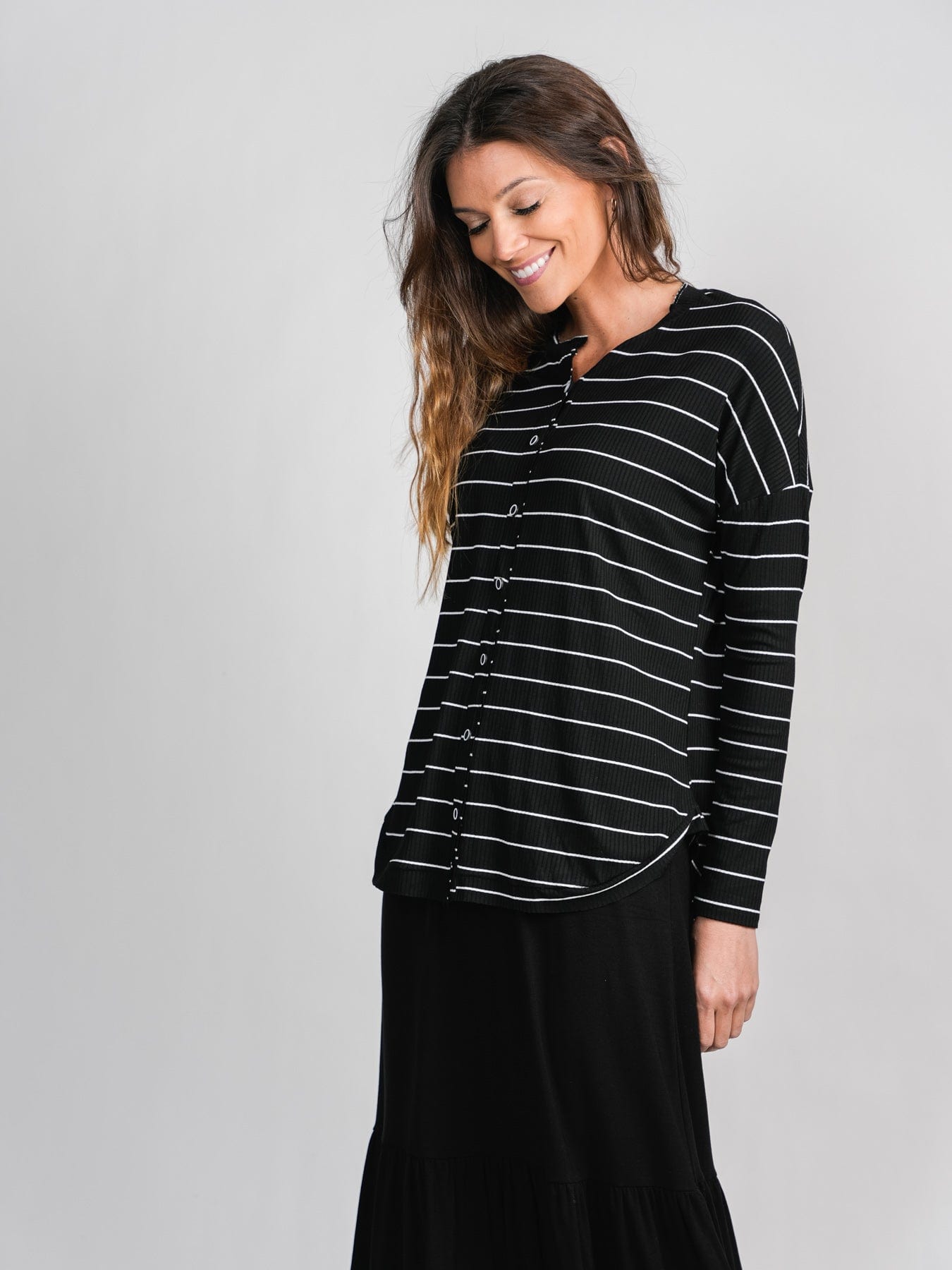 BUTTON DOWN RIBBED T-SHIRT - BLACK-WHITE