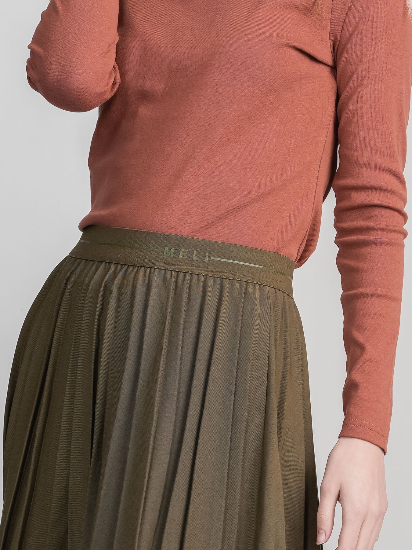 PLEATED SKIRT 27&quot; - OLIVE