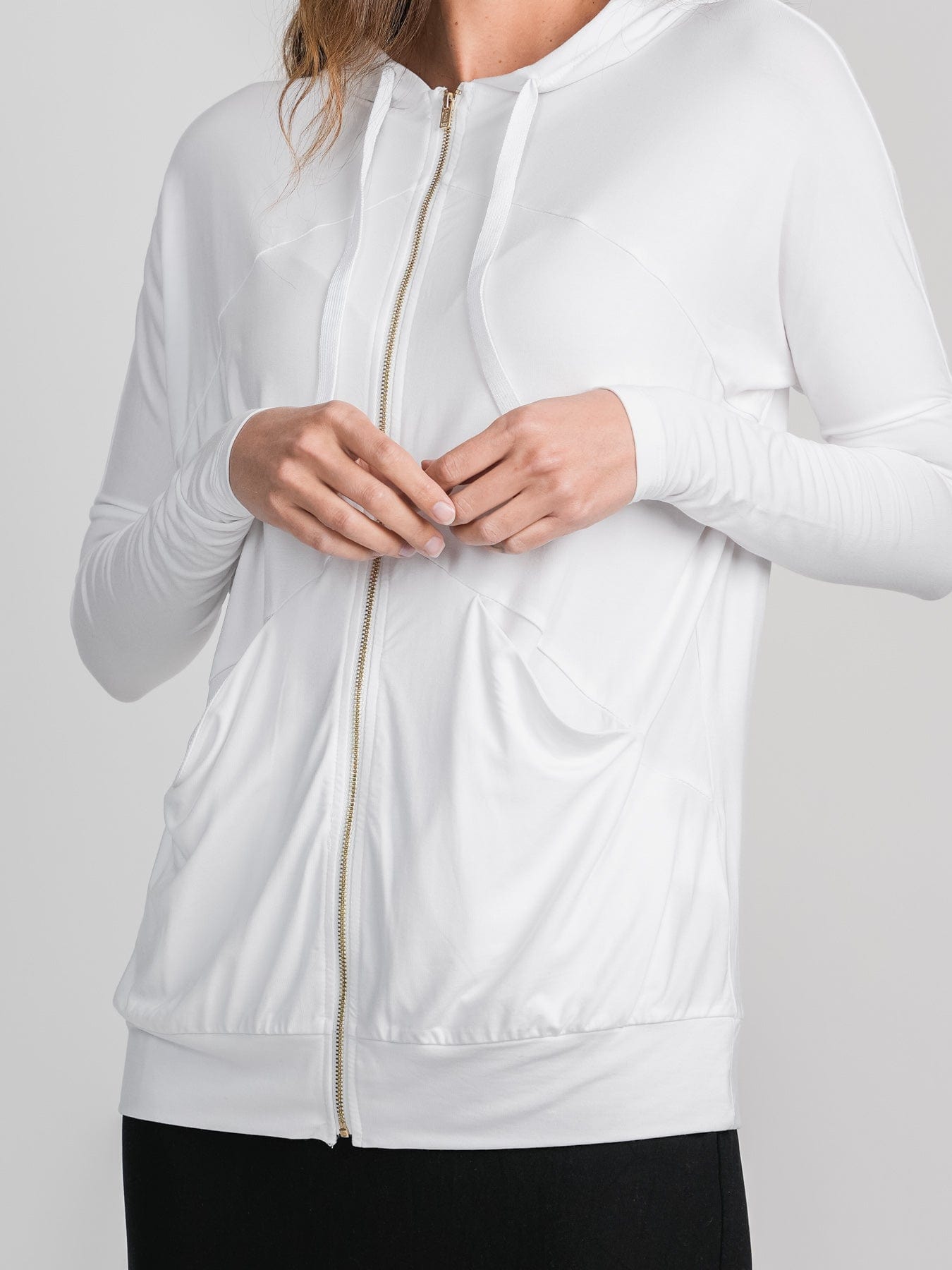 SUDADERA CON CAPUCHA COSIDA-BLANCO